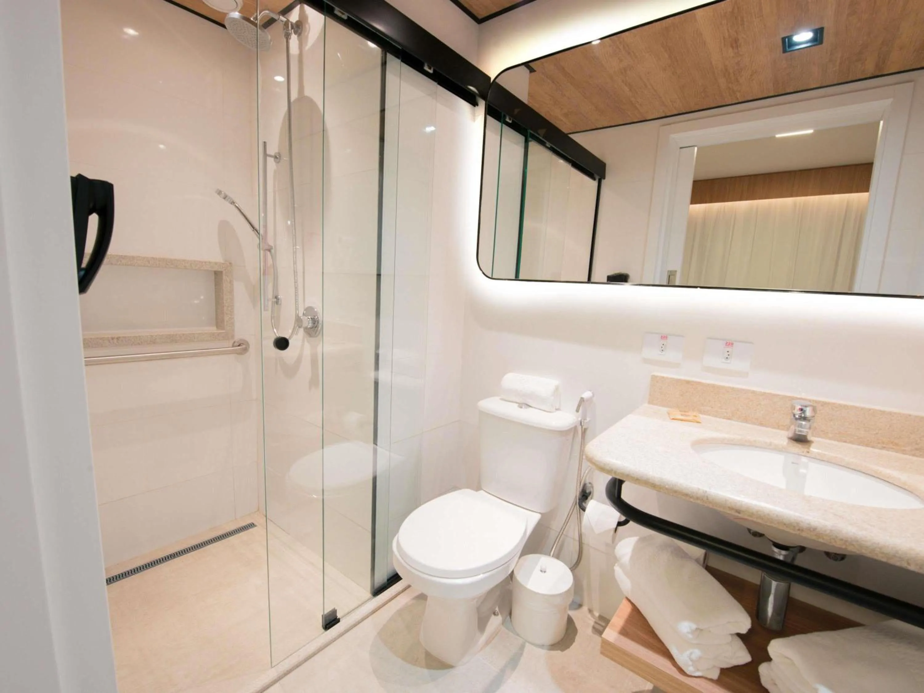 Bedroom in ibis Curitiba Shopping