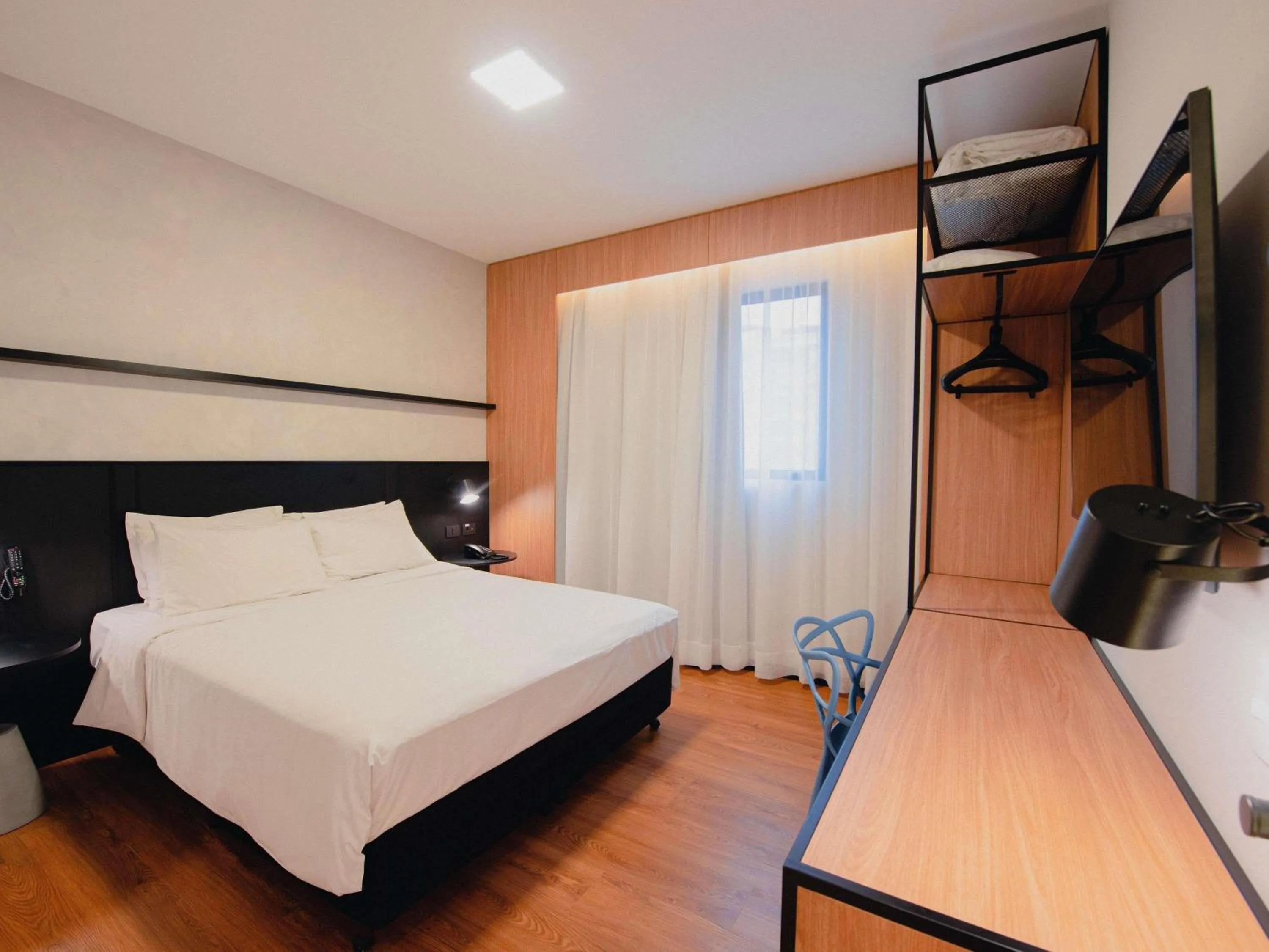 Bedroom, Bed in ibis Curitiba Shopping