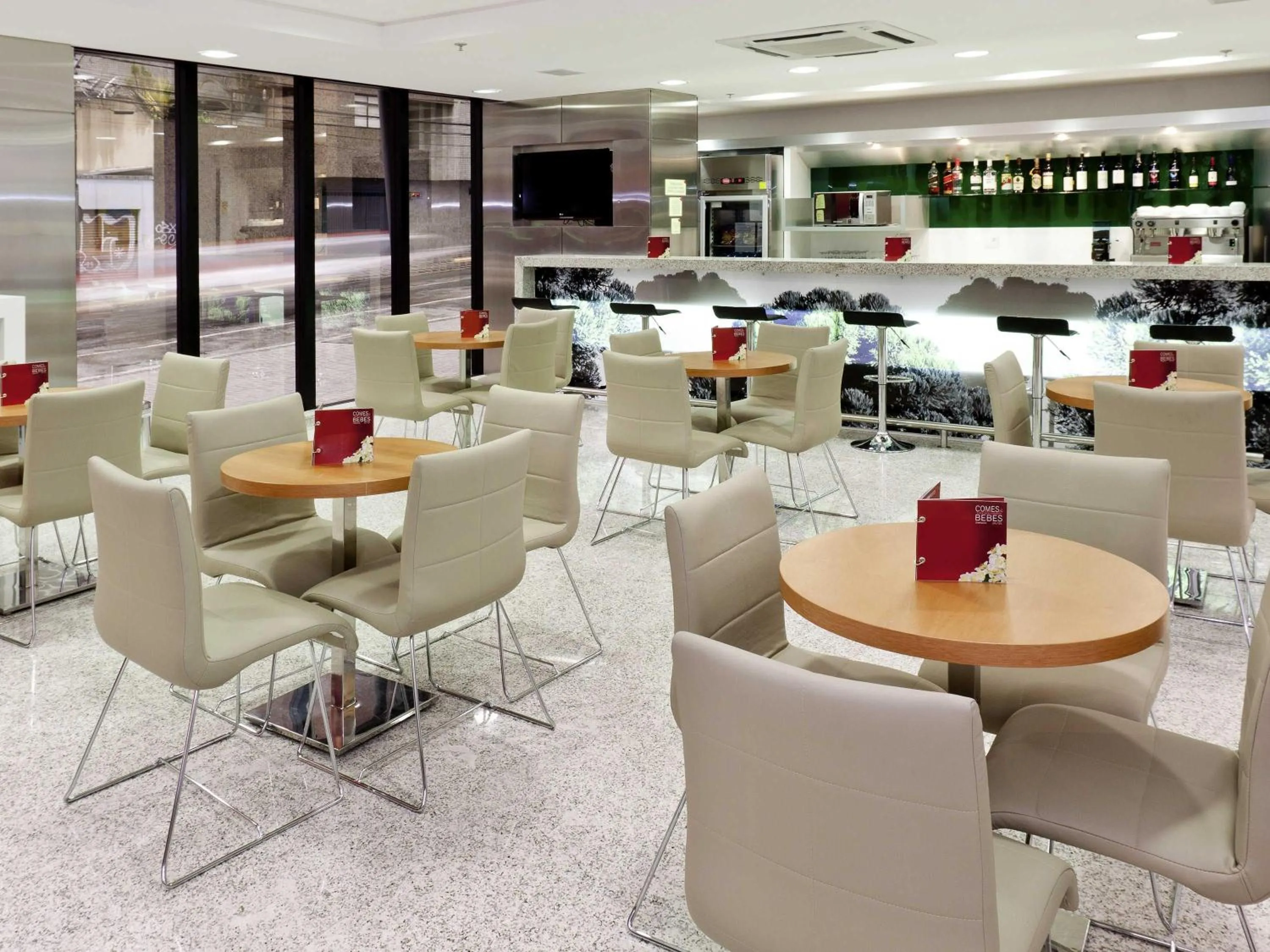 Lounge or bar in ibis Curitiba Shopping