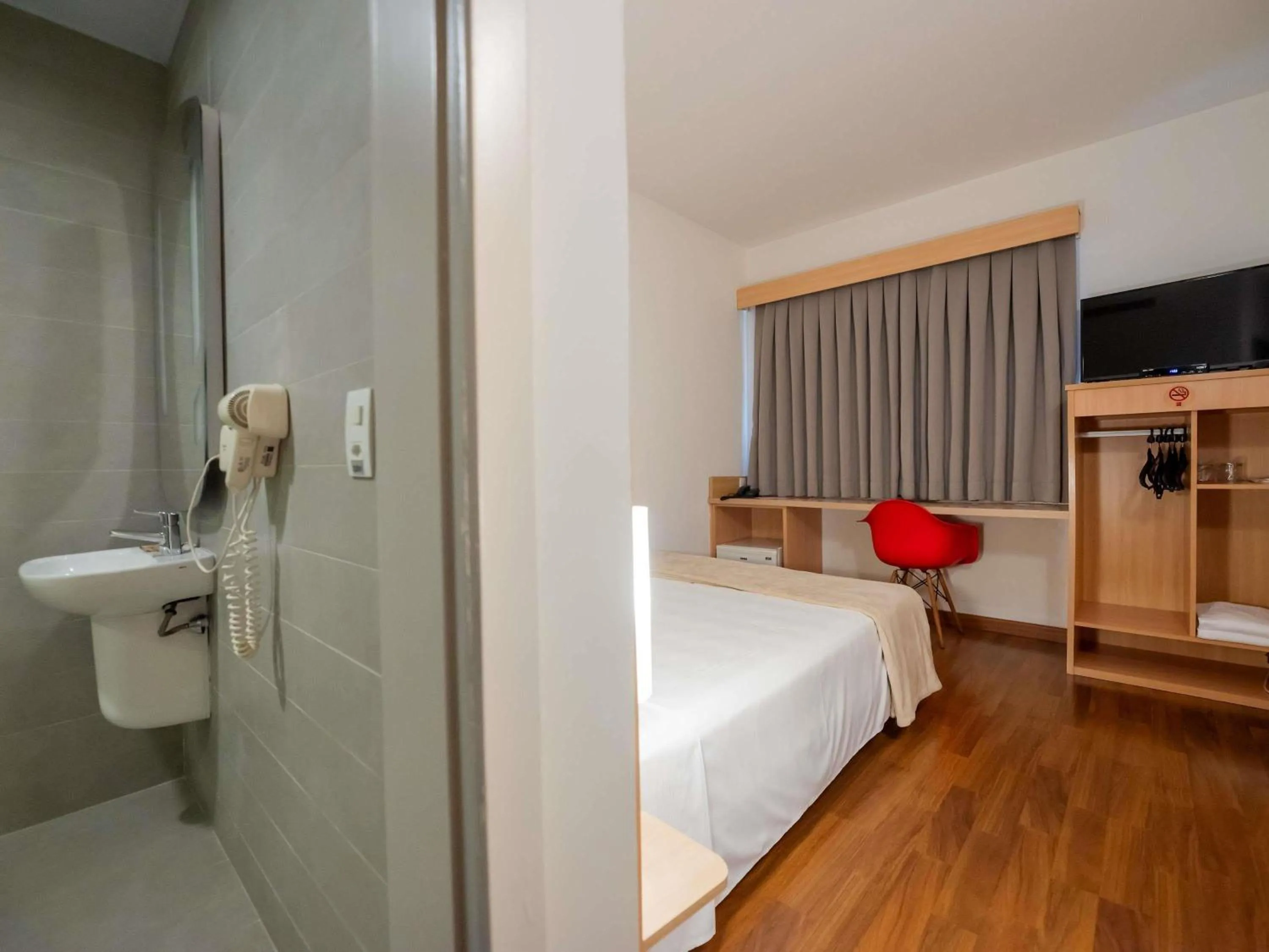 Bedroom, Bed in Ibis Florianopolis