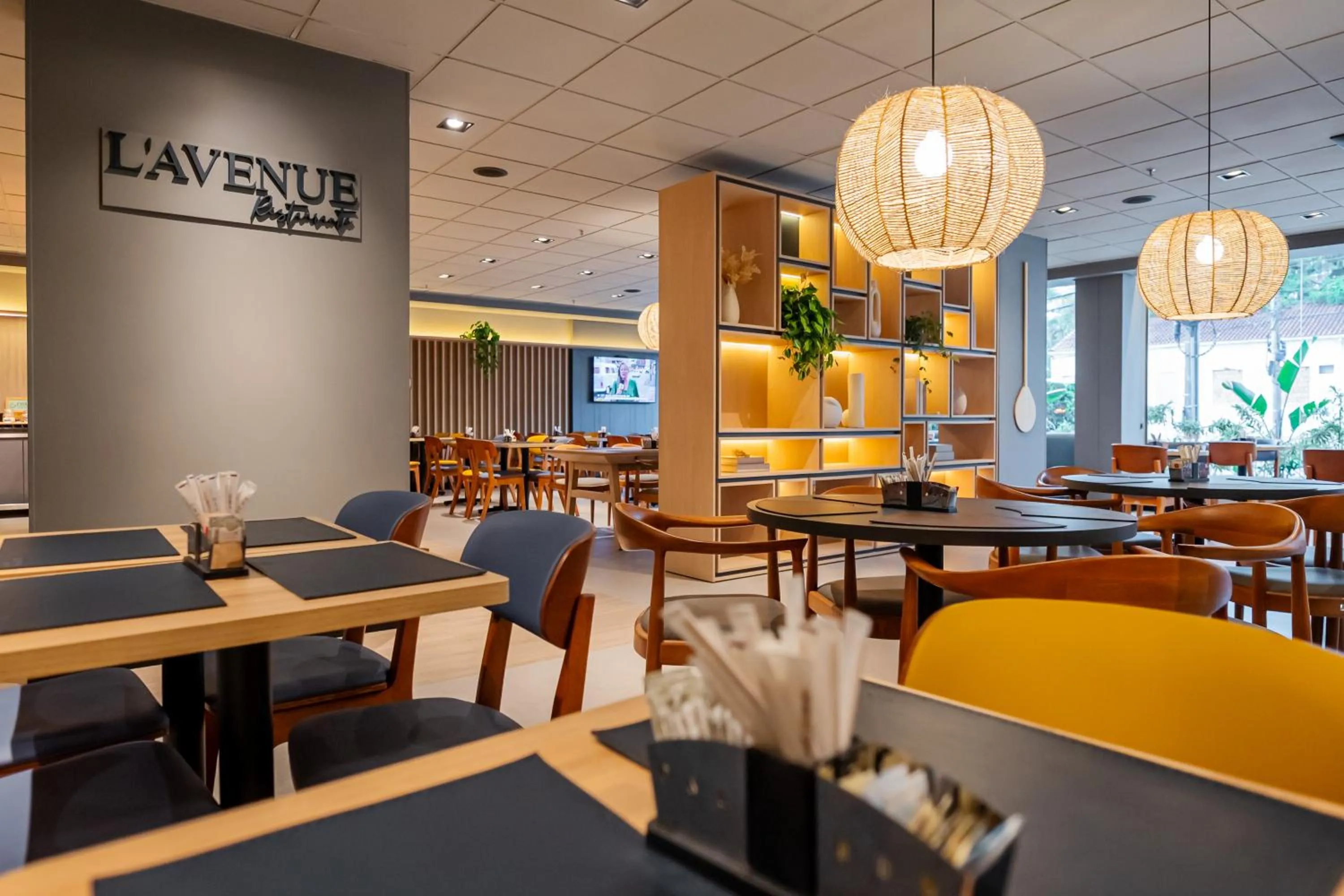 Restaurant/places to eat in Ibis Florianopolis