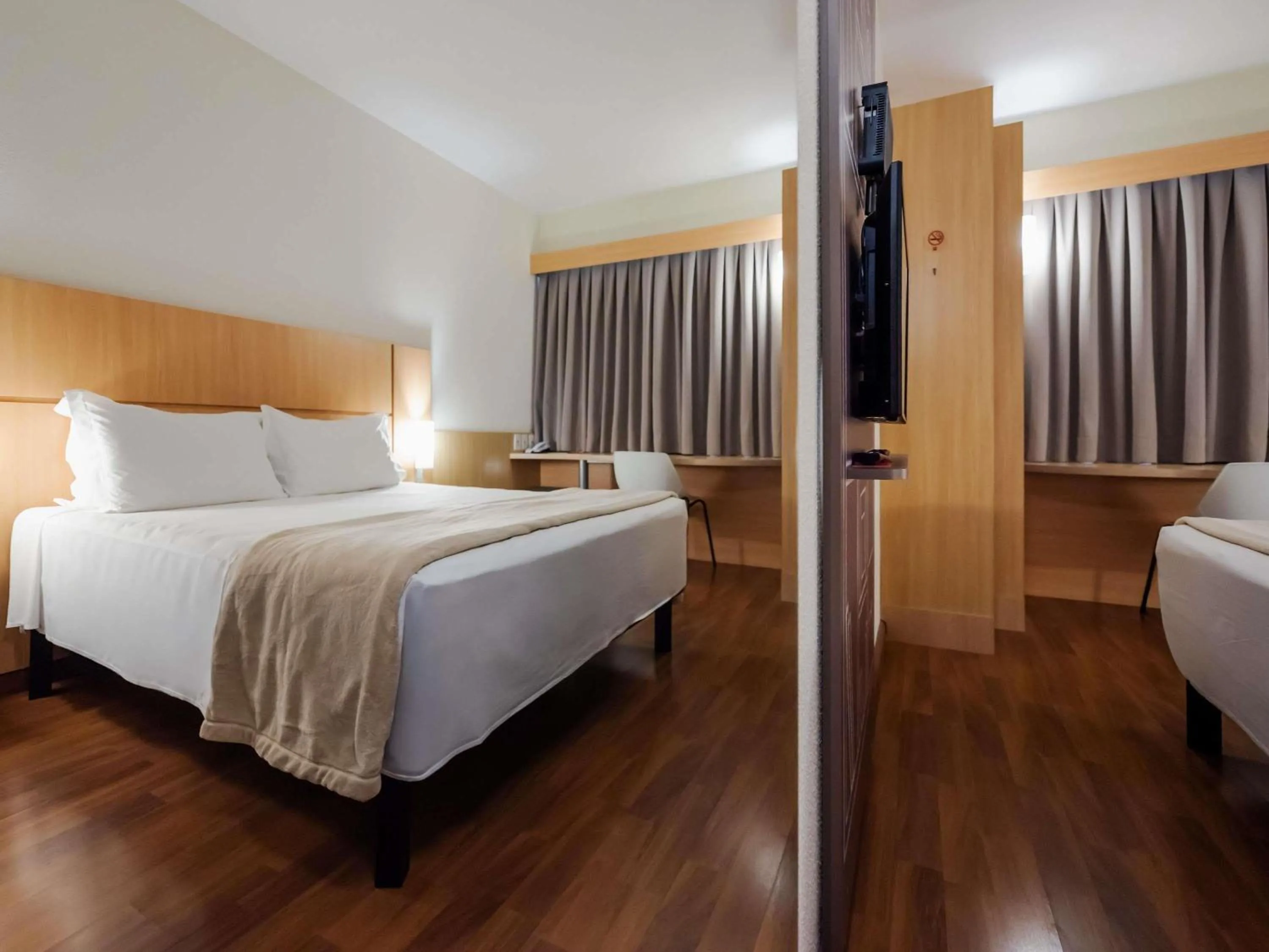 Bedroom, Bed in Ibis Florianopolis