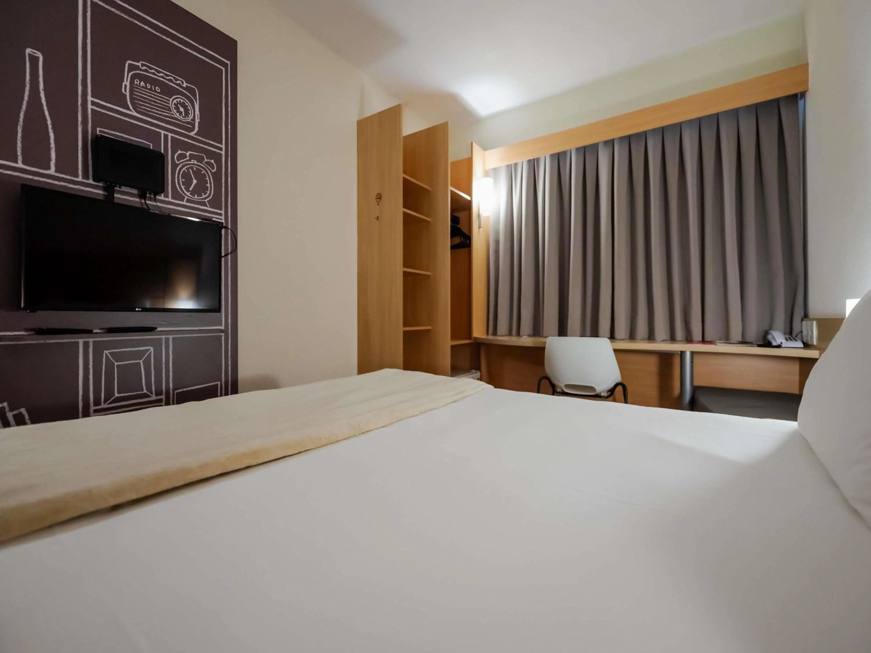 Bedroom, Bed in Ibis Florianopolis