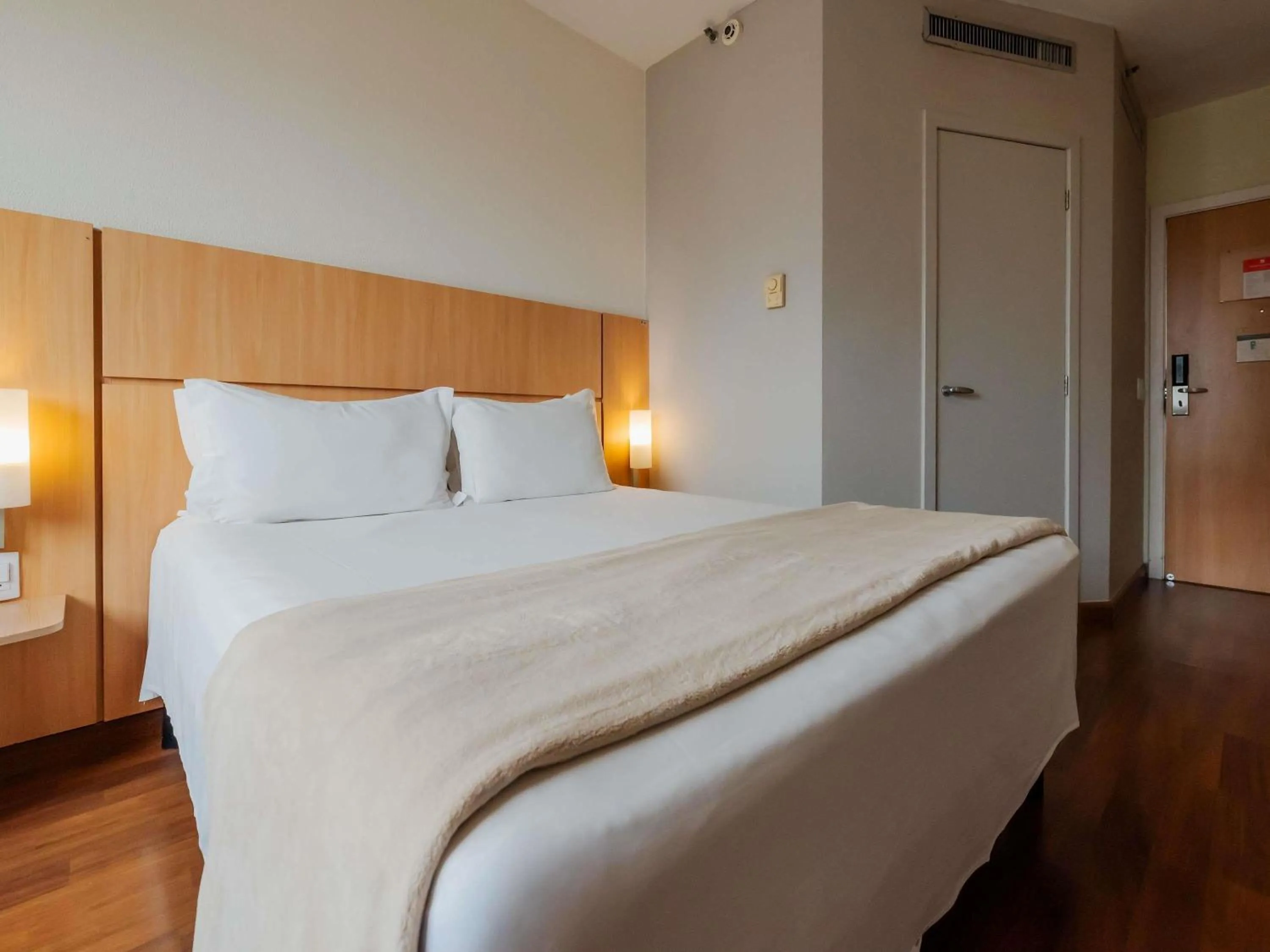 Bedroom, Bed in Ibis Florianopolis