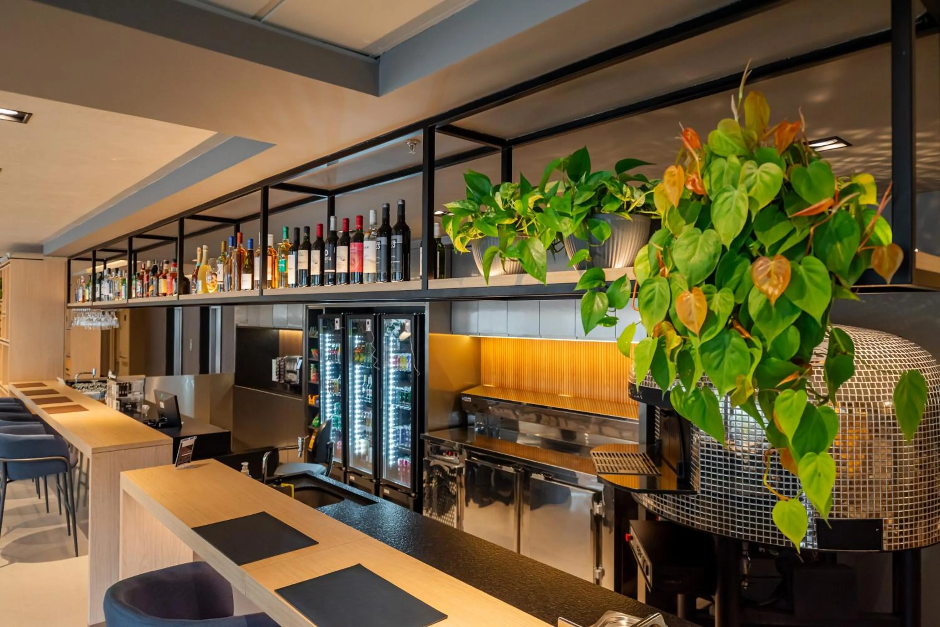 Lounge or bar in Ibis Florianopolis