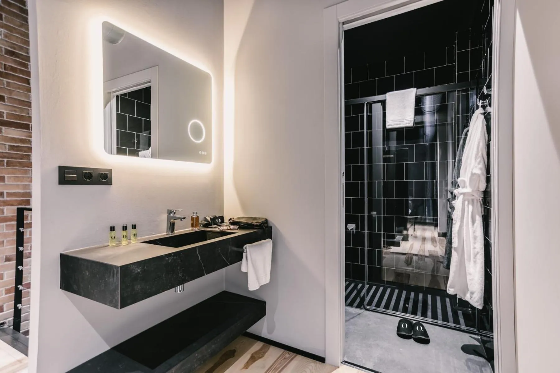 Shower in HO Paseo de Almería 9 By Olivencia