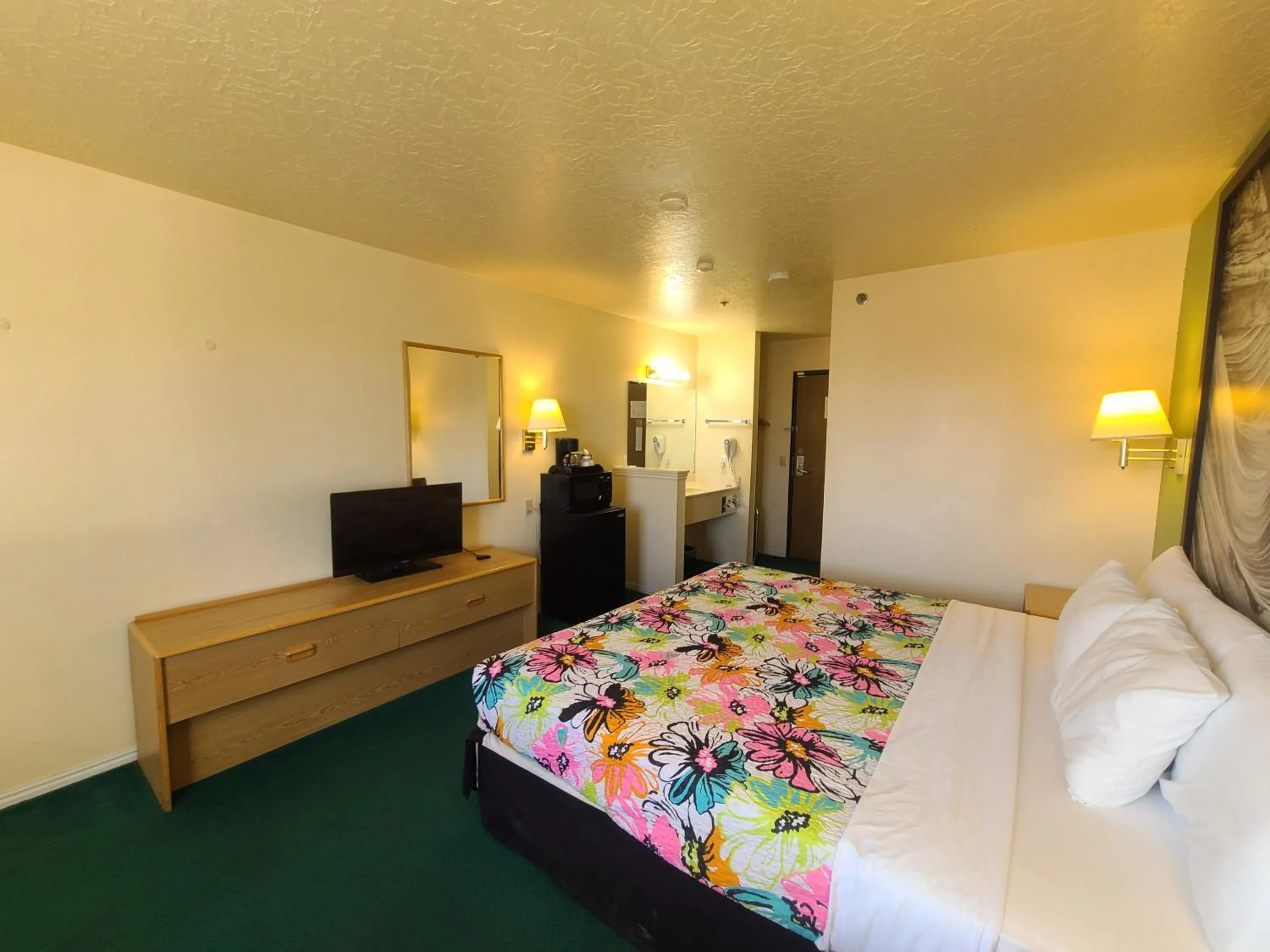 Bed in Horizon Hotel