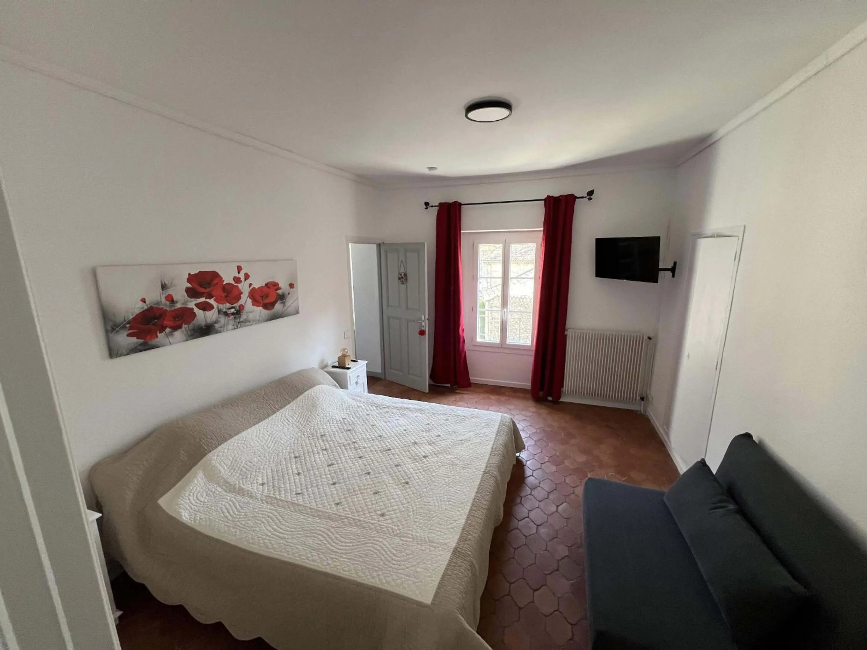 Bedroom, Bed in La Figuiere Fontaine de Vaucluse