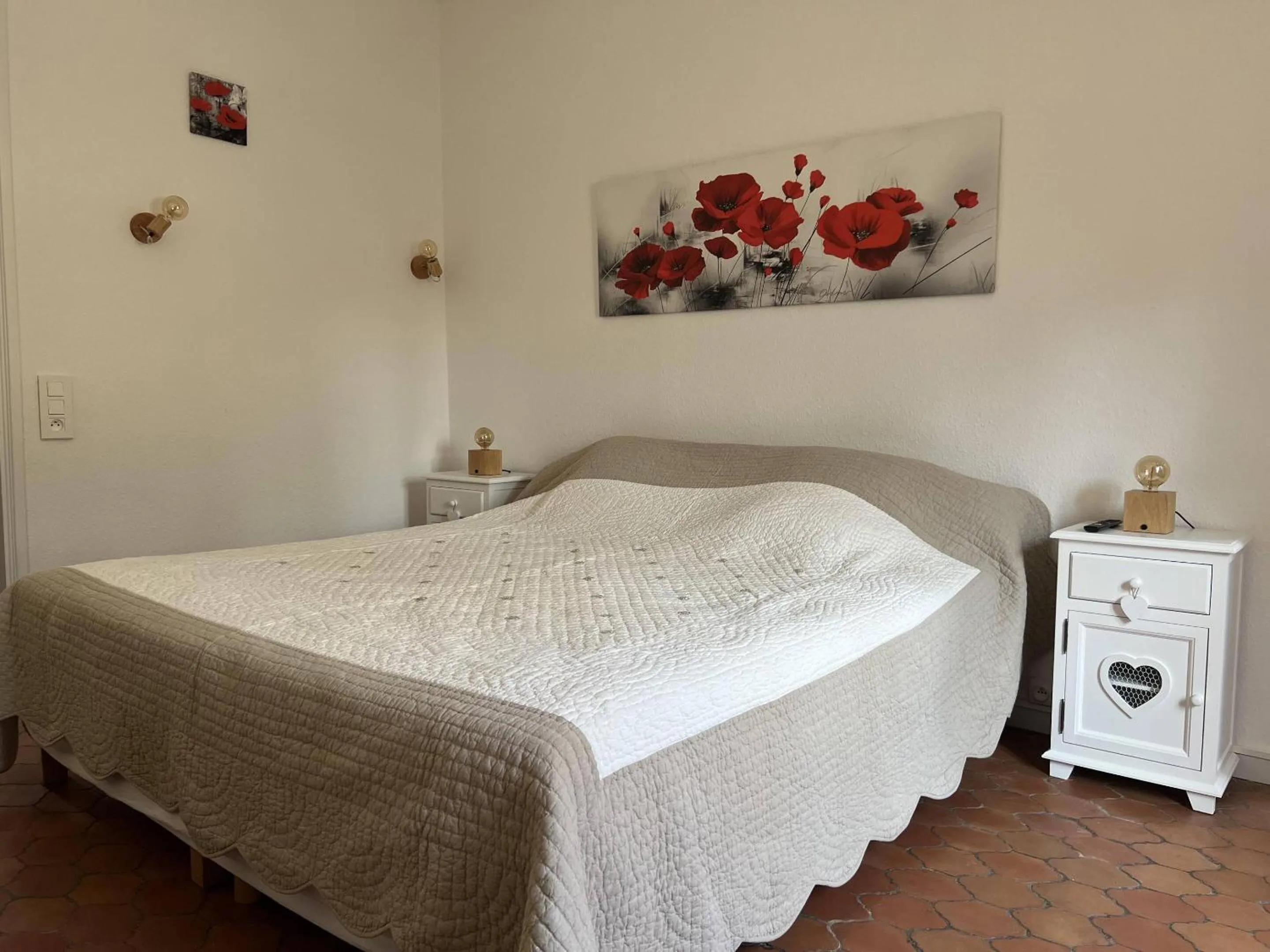 Bedroom, Bed in La Figuiere Fontaine de Vaucluse