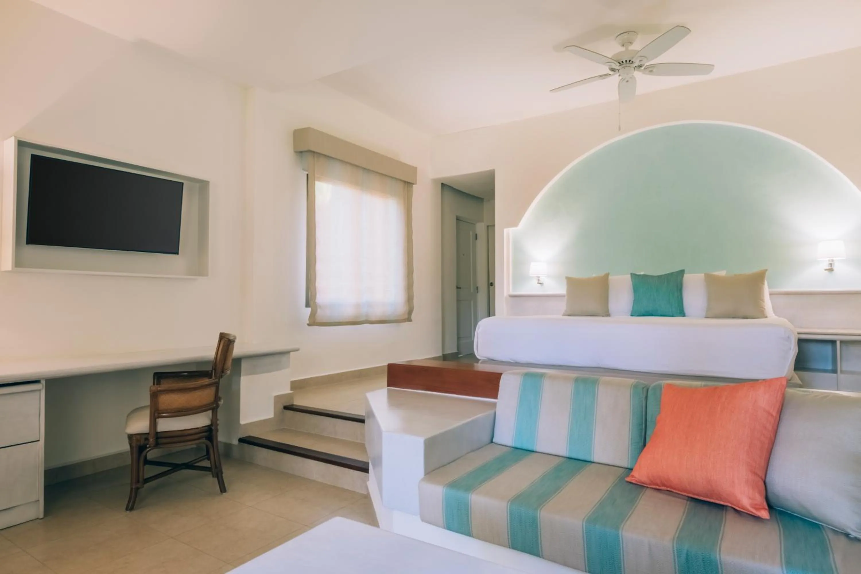 Toilet, Bed in Iberostar Selection Bavaro Suites - All Inclusive