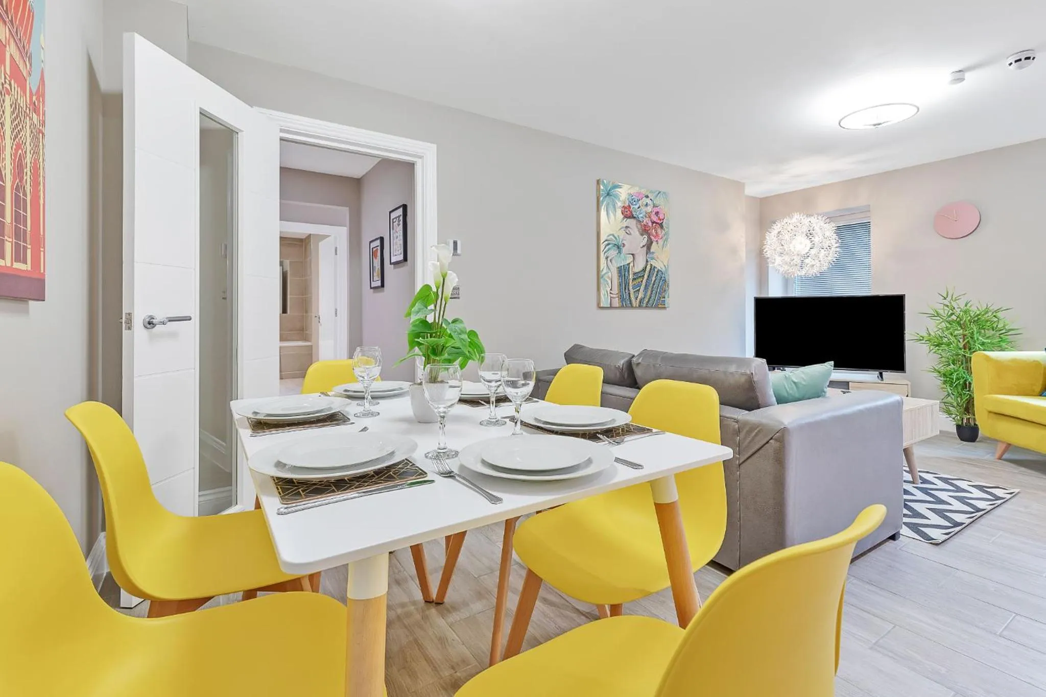 Communal lounge/ TV room in Ocean Walk - By My Getaways - Free Parking