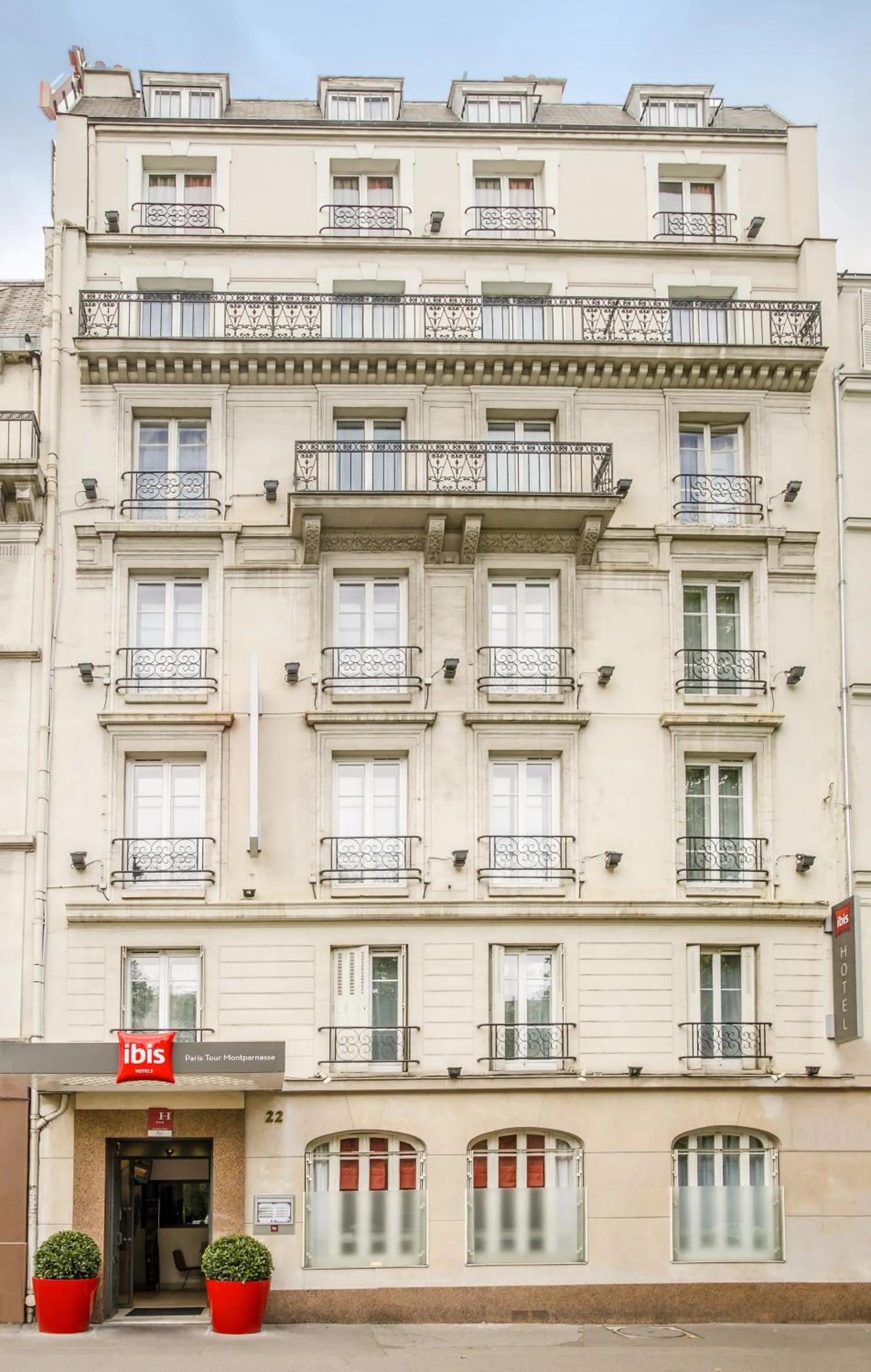 Property building in ibis Paris Tour Montparnasse 15eme