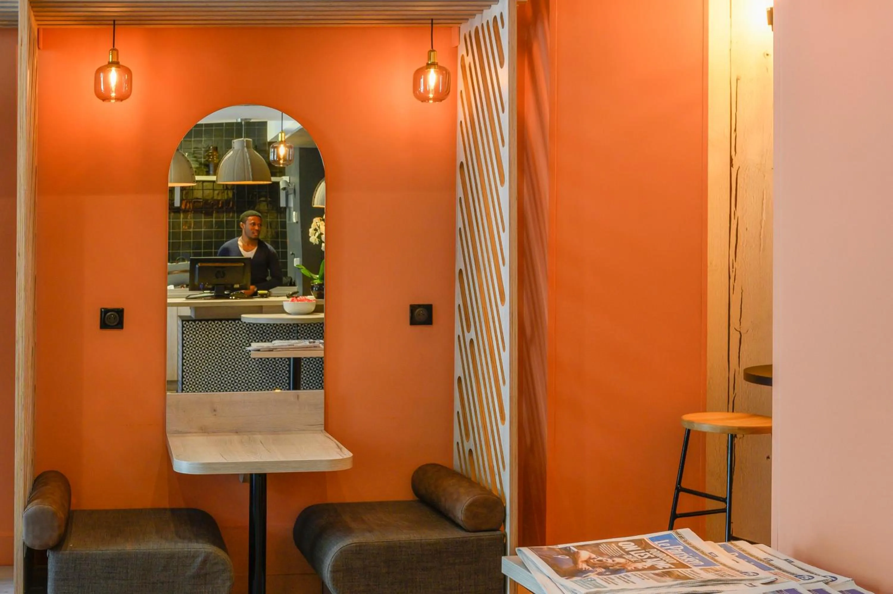 Seating area in ibis Paris Tour Montparnasse 15eme