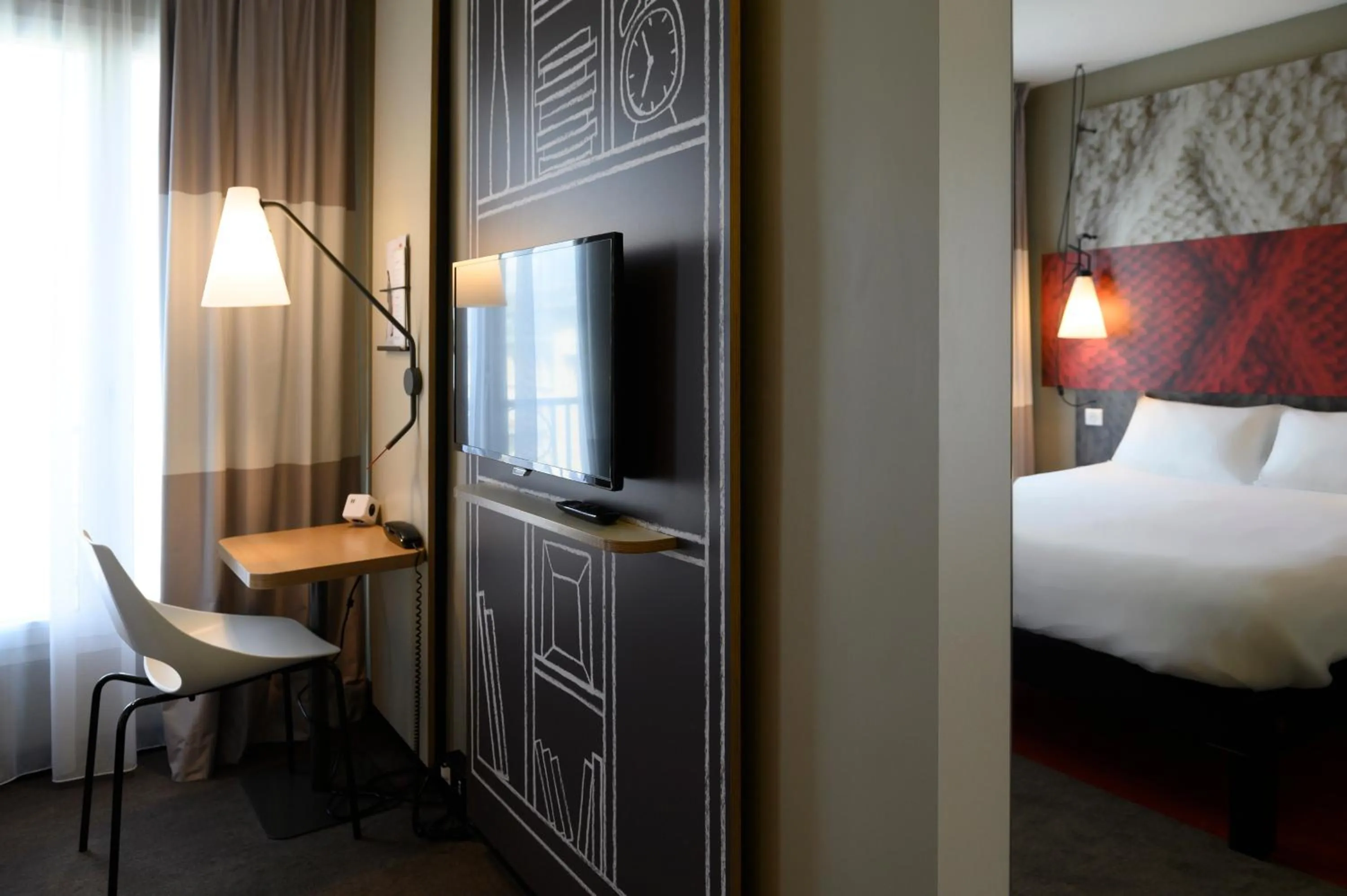 TV and multimedia, Bed in ibis Paris Tour Montparnasse 15eme