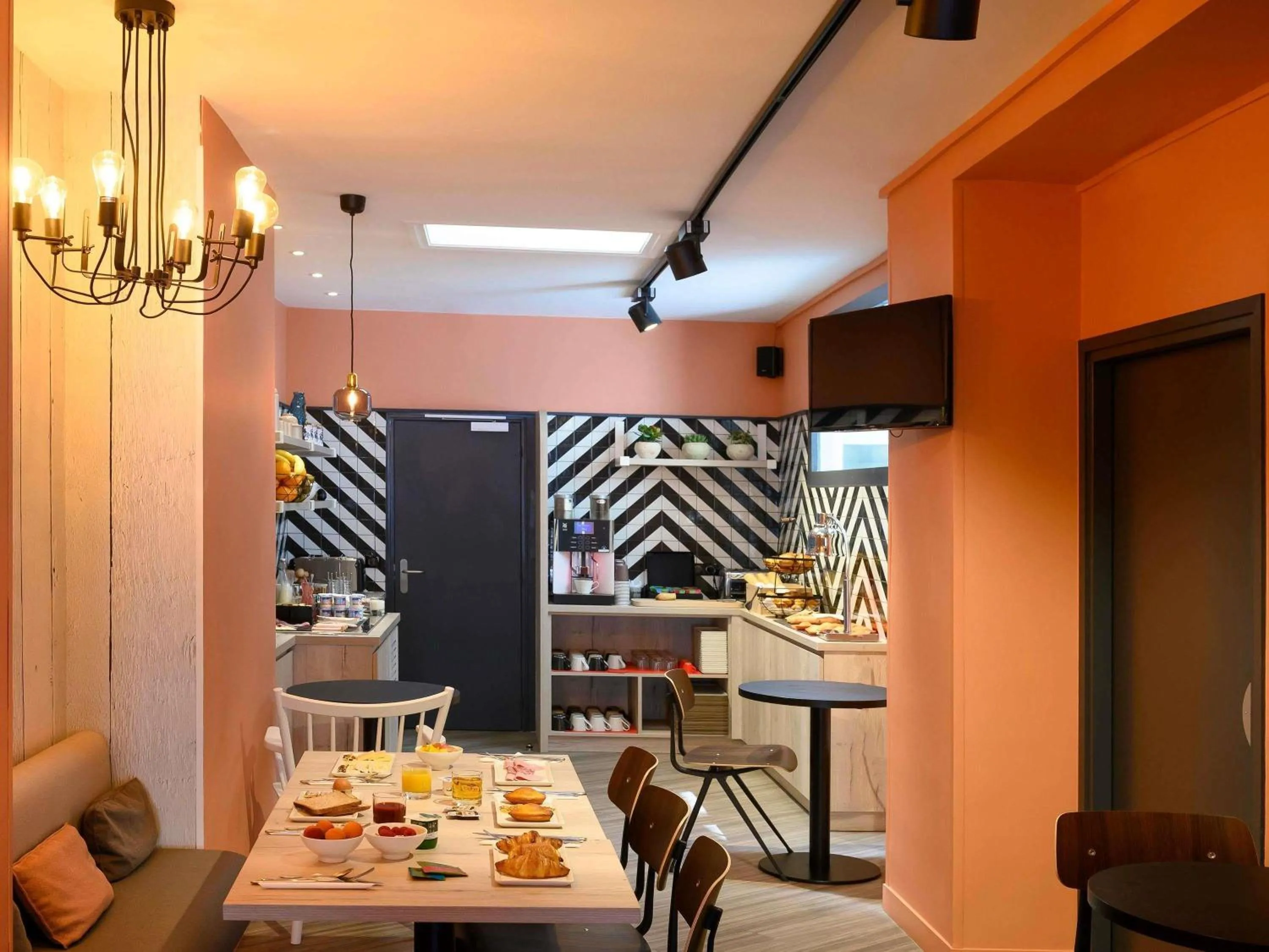 Property building in ibis Paris Tour Montparnasse 15eme