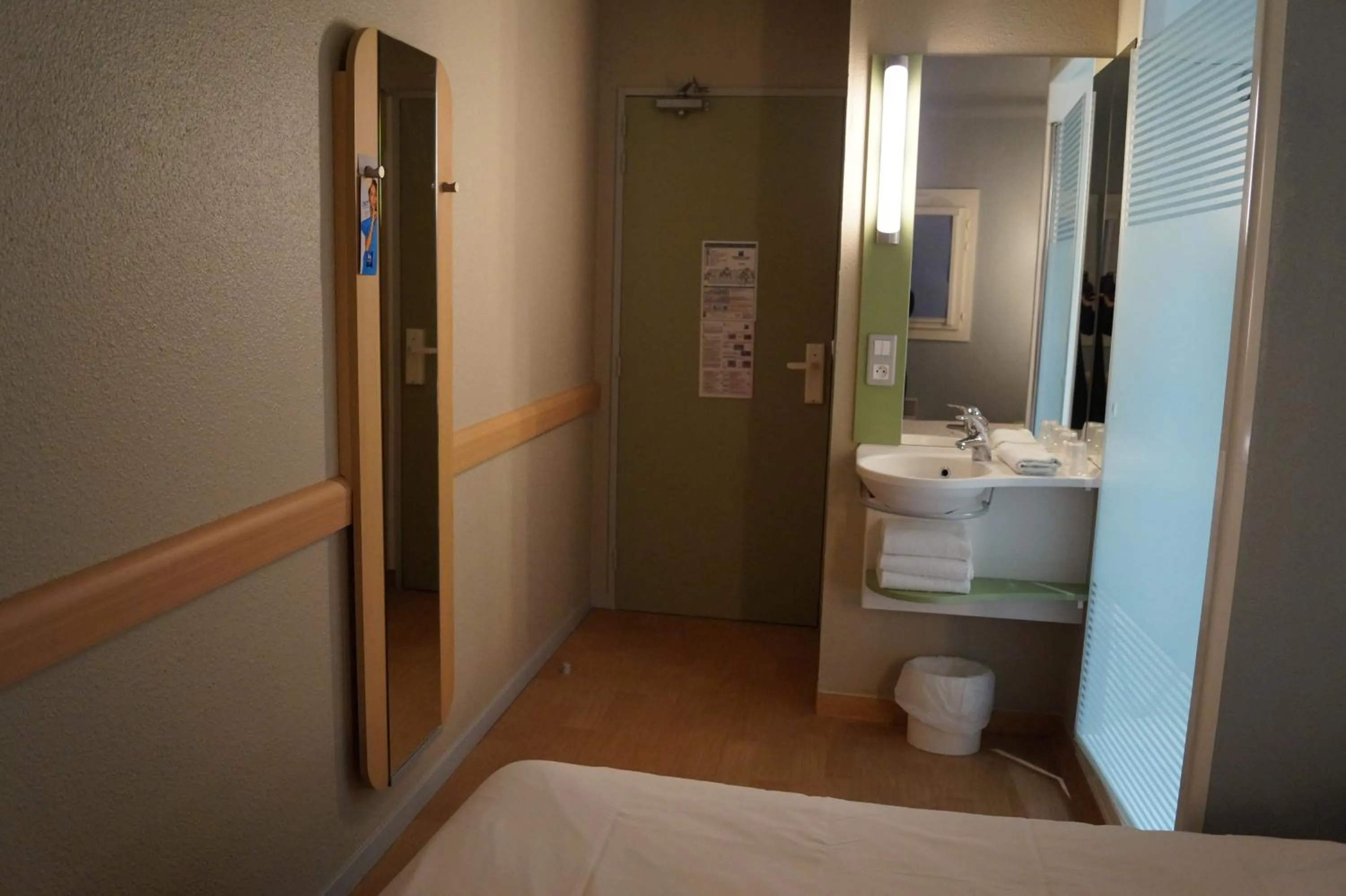 Bathroom in ibis budget Cabourg Dives sur Mer