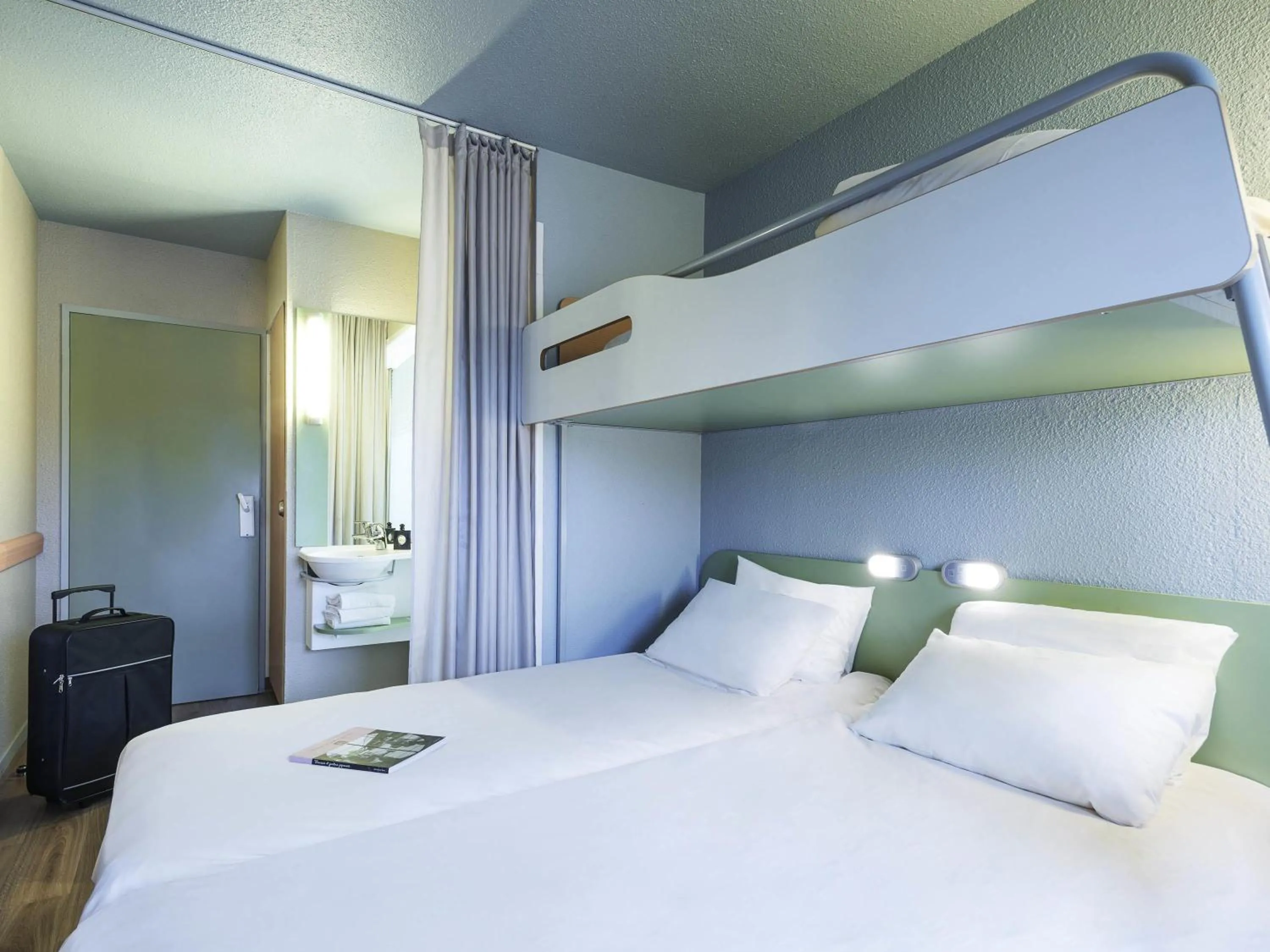 Bedroom, Bed in ibis budget Cabourg Dives sur Mer