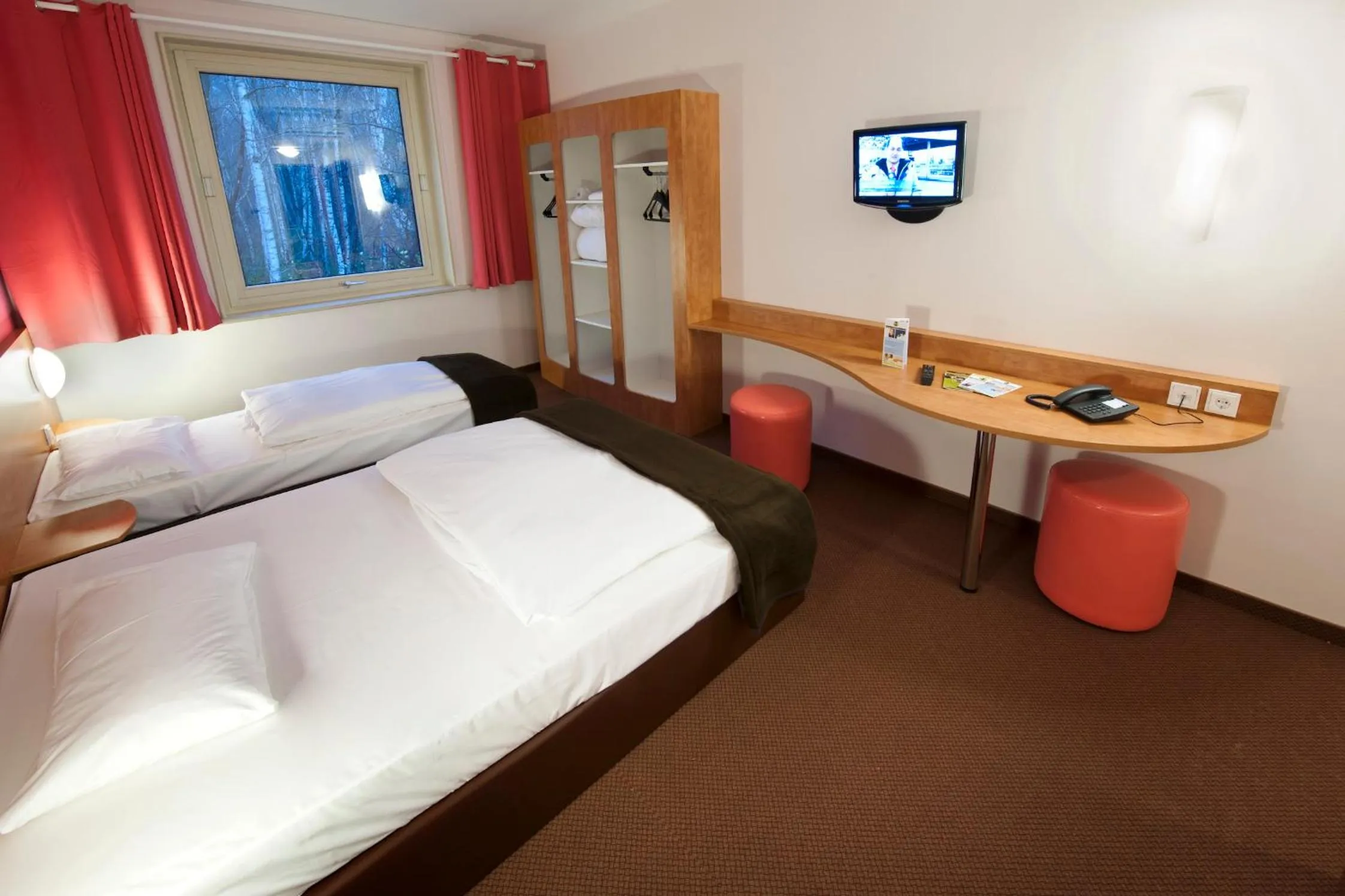 Bed in Hotel Hannover-Garbsen