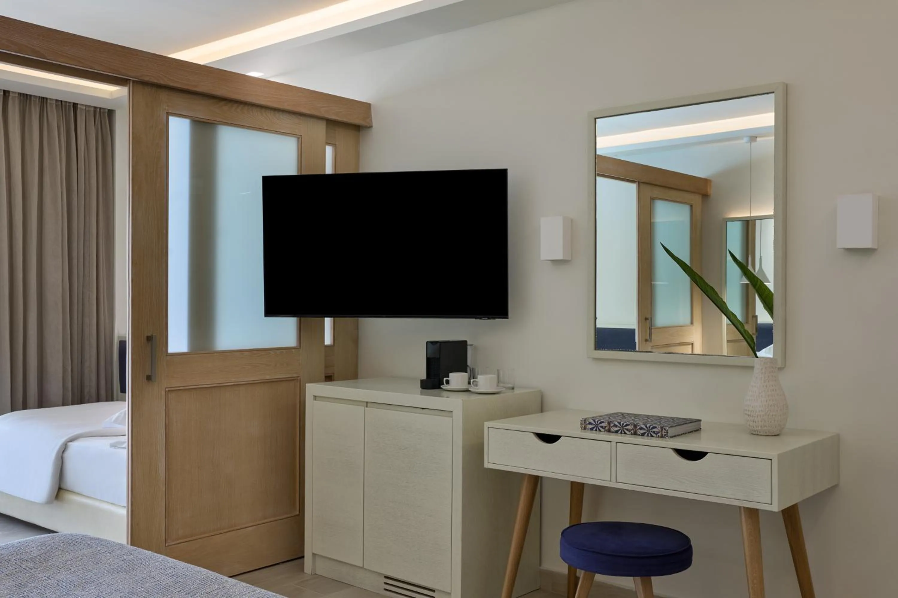 Bedroom, Bed in Atlantica Aegean Blue