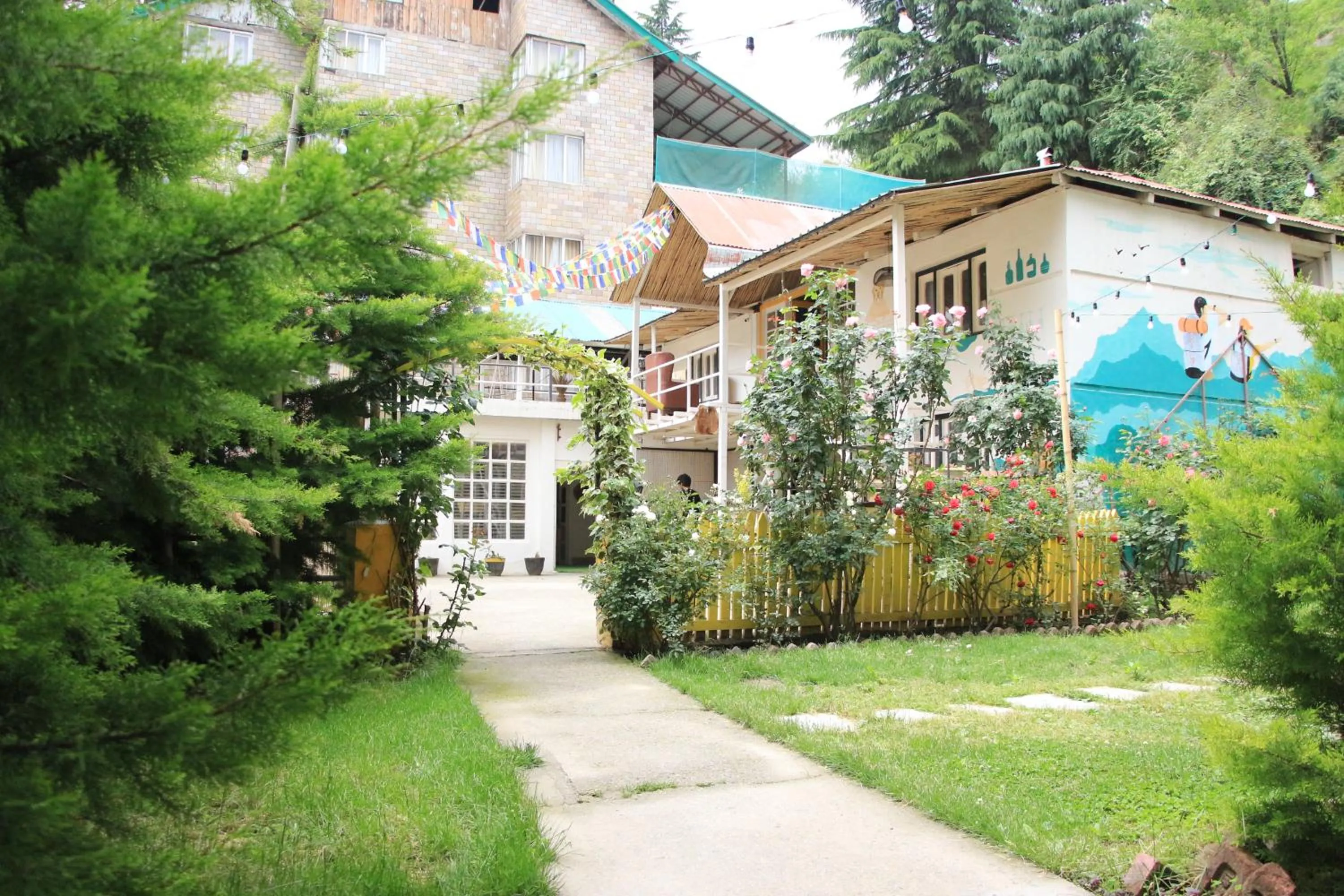 Restaurant/places to eat in The Village Manali- Café, Bar & Bistro