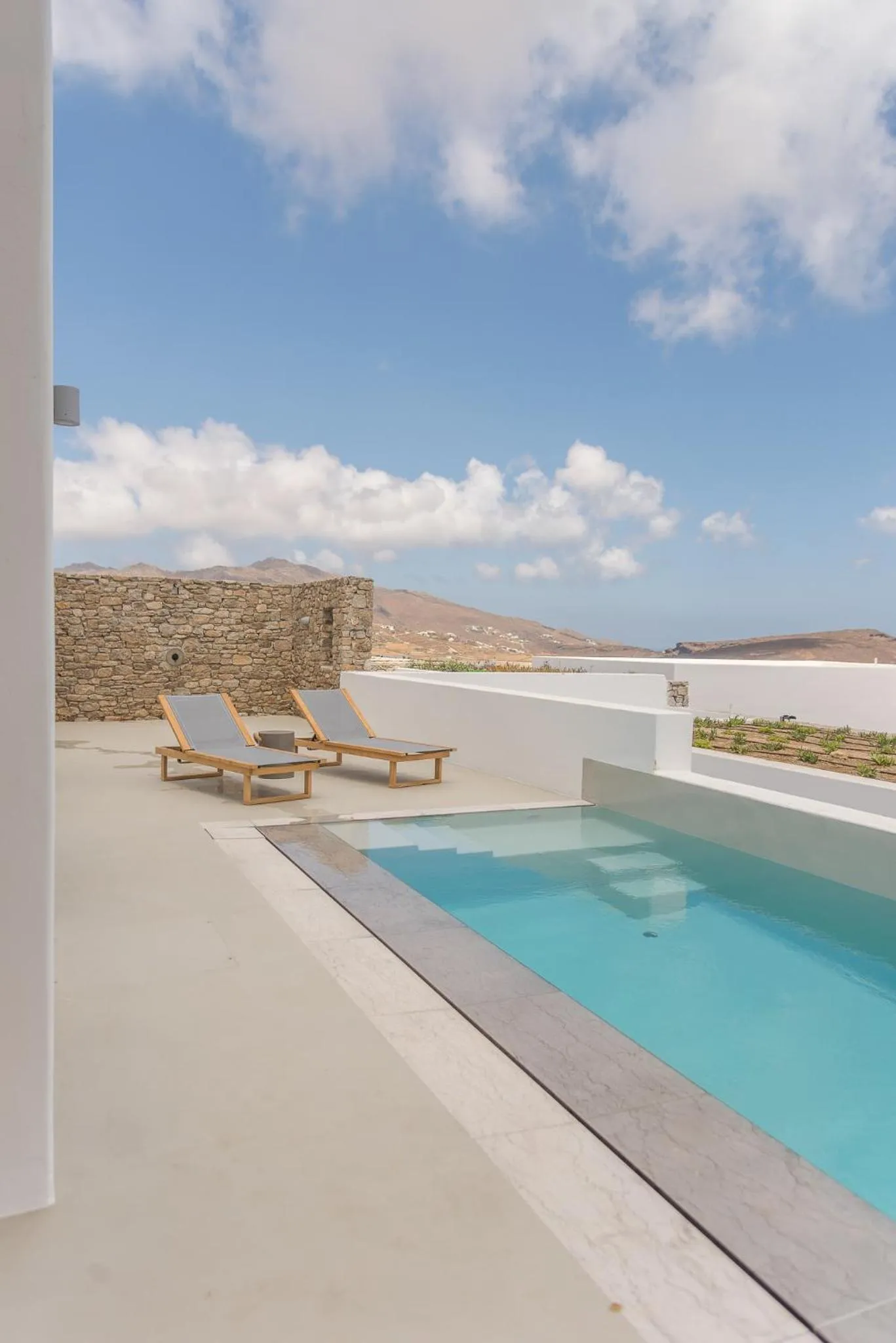 Swimming pool in Amarelo Suites