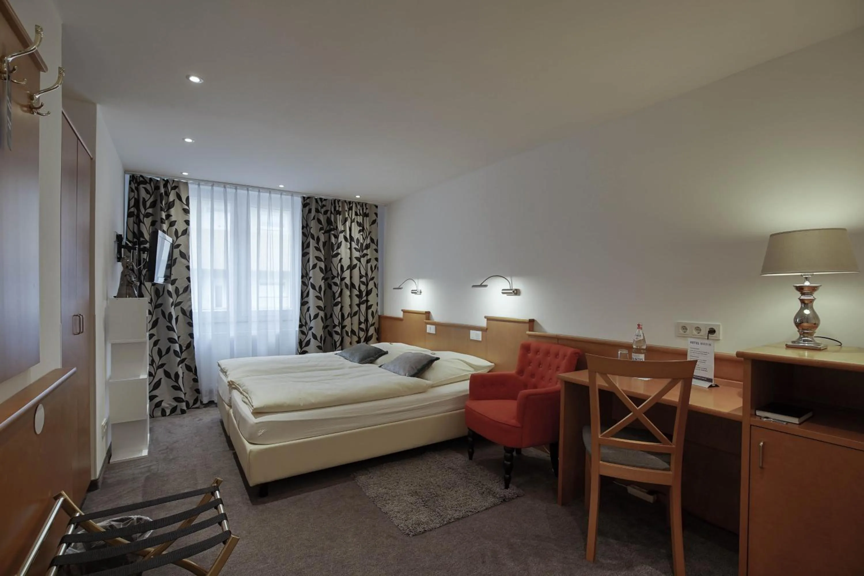 Photo of the whole room, Bed in Hotel Maxim