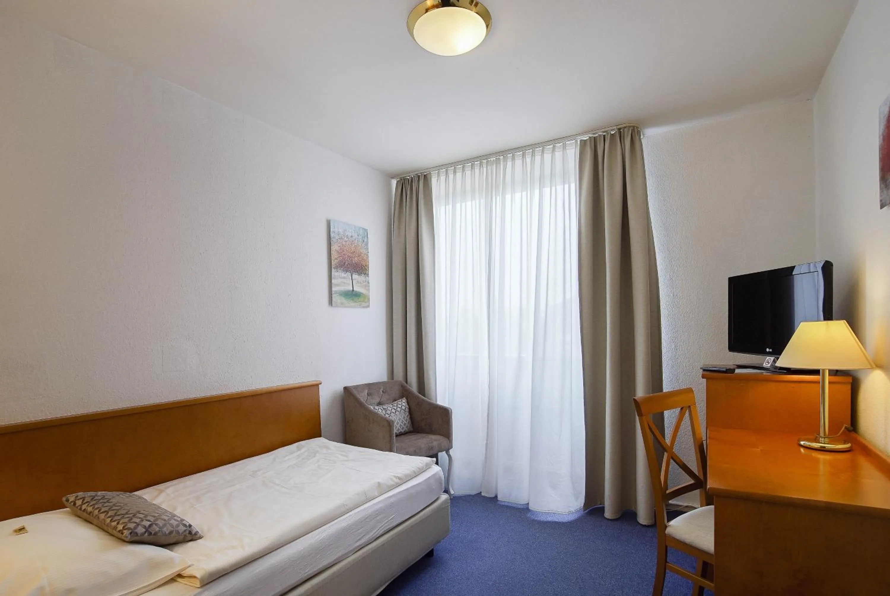 Photo of the whole room, Bed in Hotel Maxim