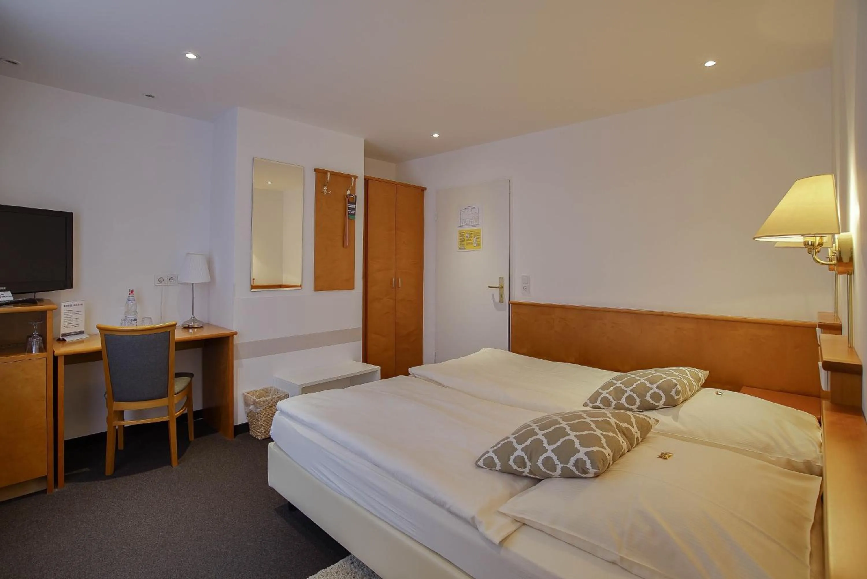 Photo of the whole room, Bed in Hotel Maxim