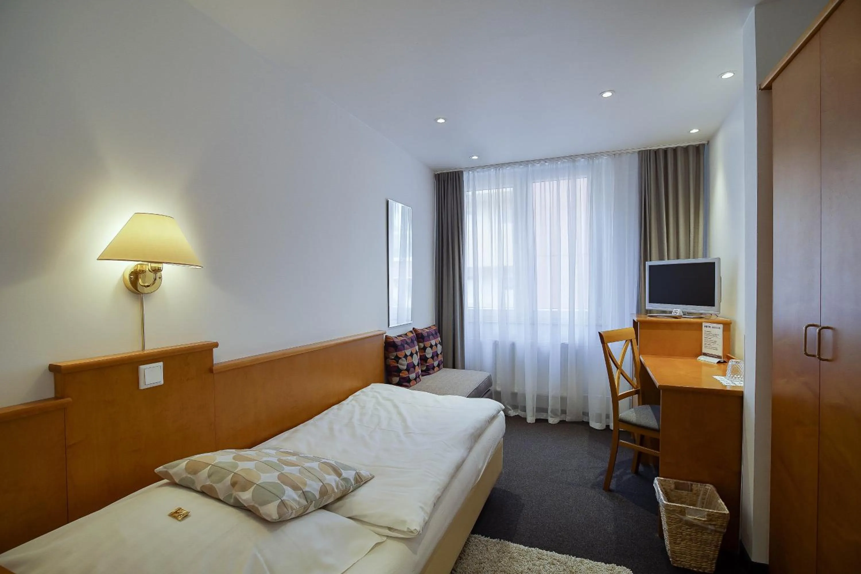 Photo of the whole room, Bed in Hotel Maxim