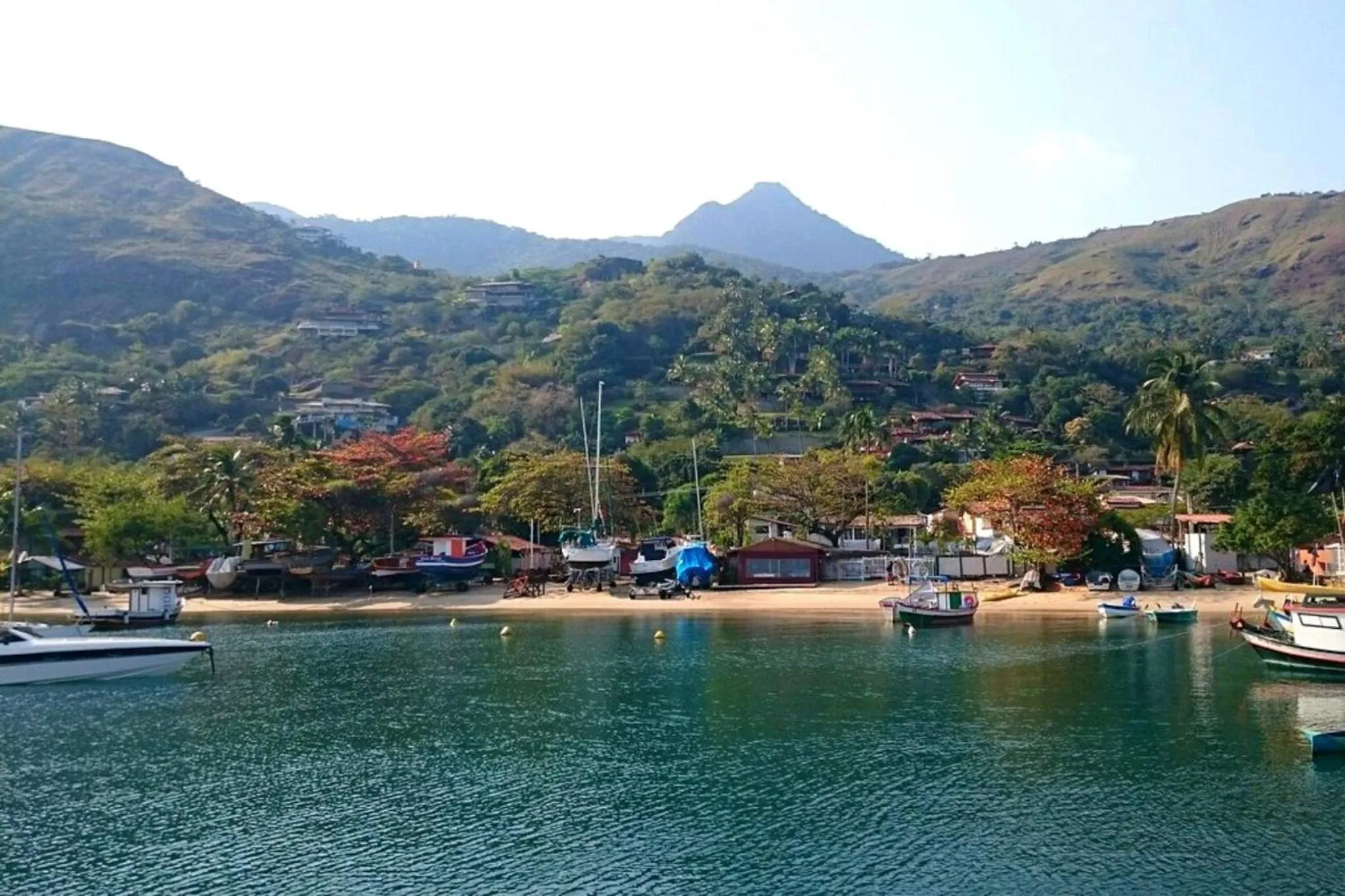 Beach in Casa com piscina de borda infinita perto da praia