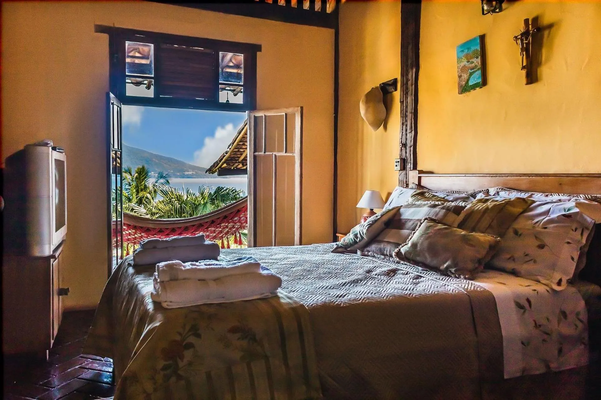 Bedroom, Bed in Casa com piscina de borda infinita perto da praia