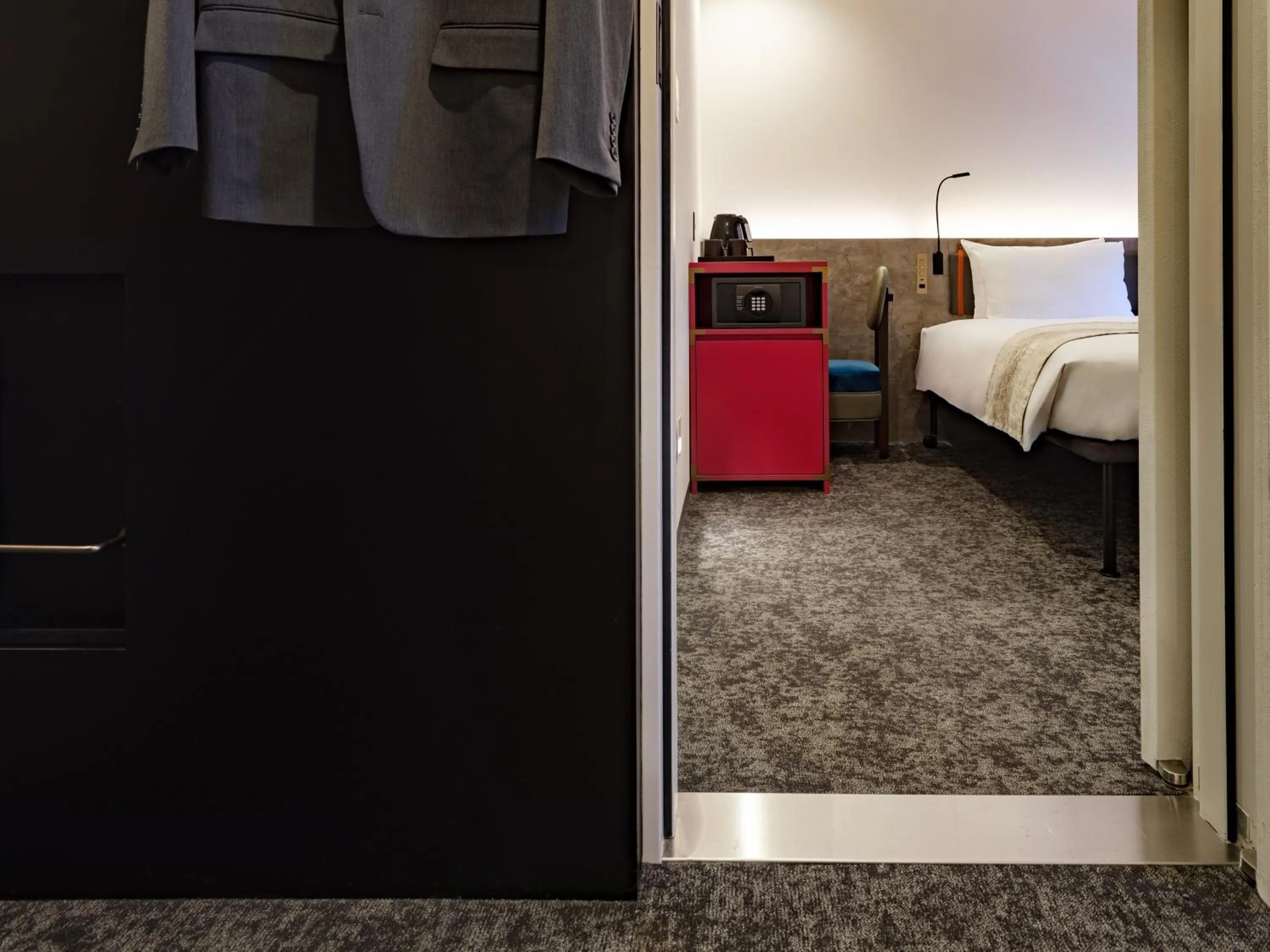 Photo of the whole room, Bed in the b ginza