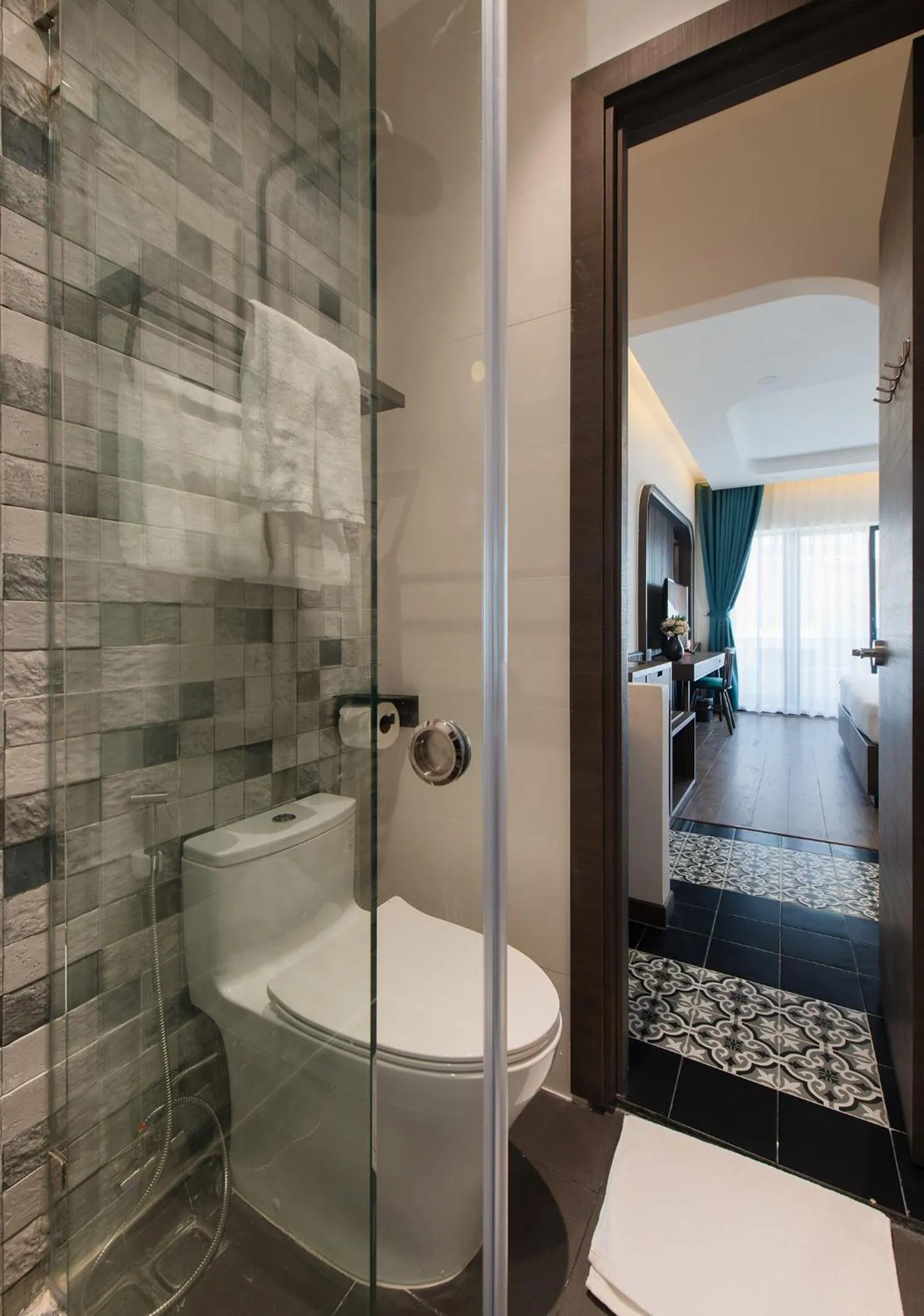 Bathroom in Khách sạn gần biển Miami Tuy Hoà Phú Yên