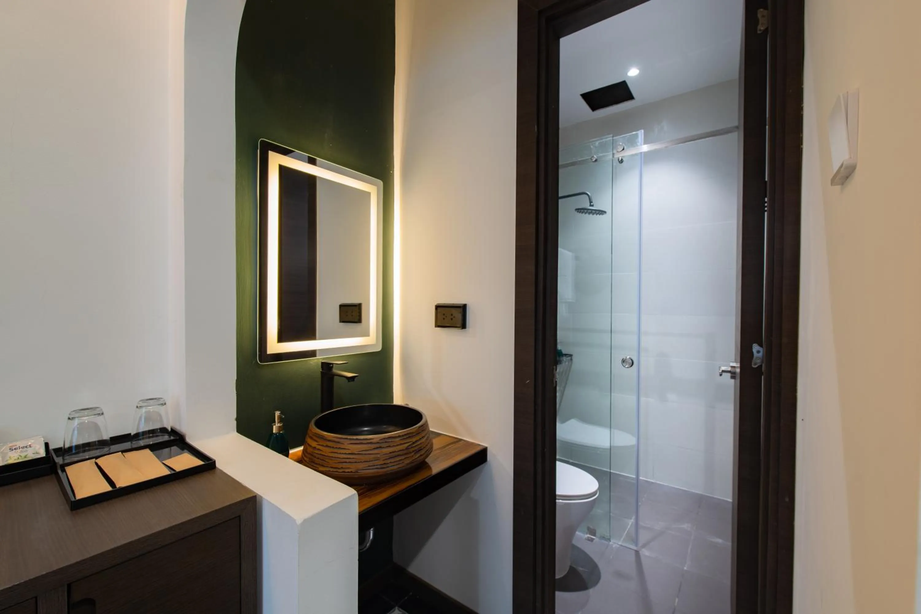 Toilet in Khách sạn gần biển Miami Tuy Hoà Phú Yên