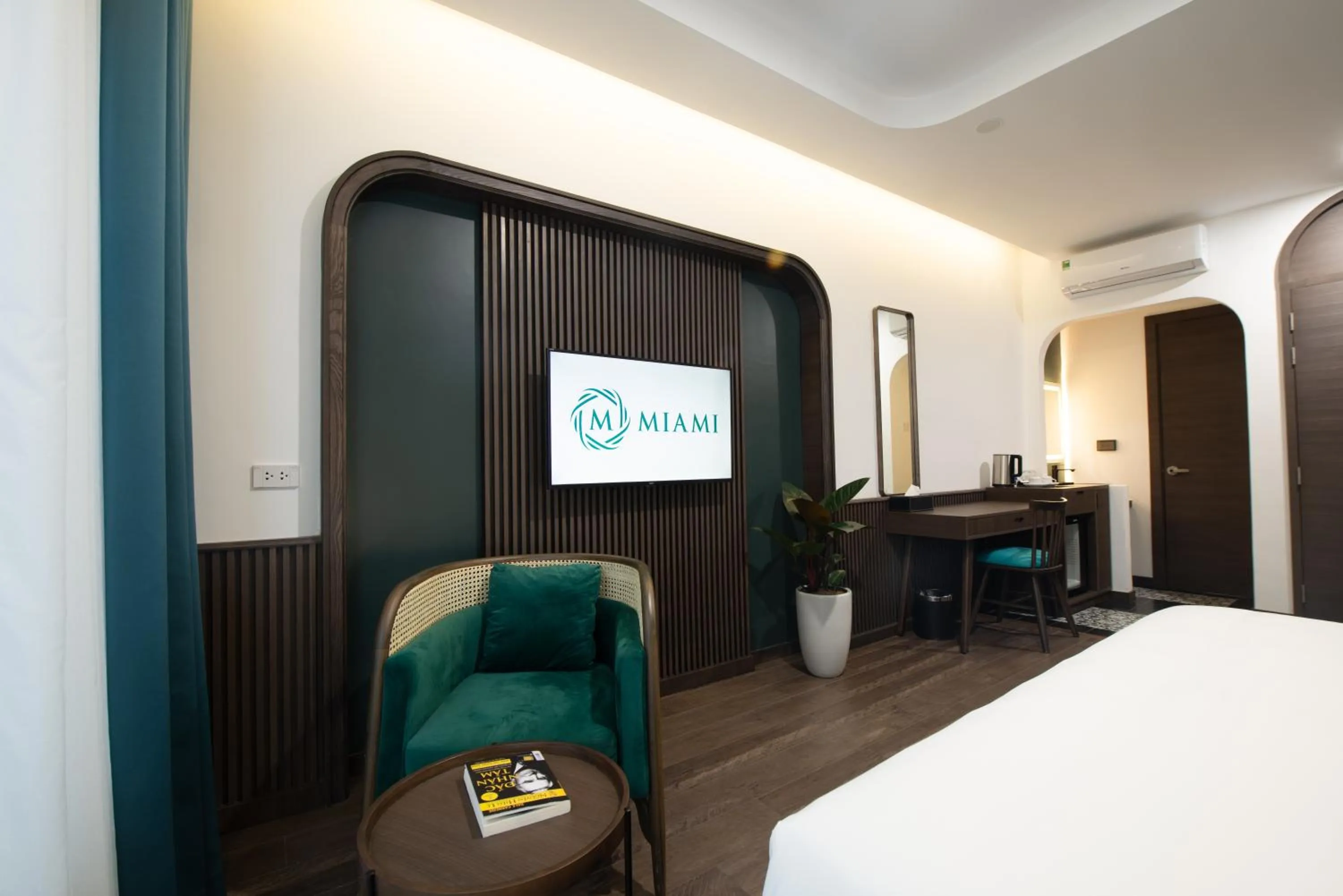 Communal lounge/ TV room, Bed in Khách sạn gần biển Miami Tuy Hoà Phú Yên