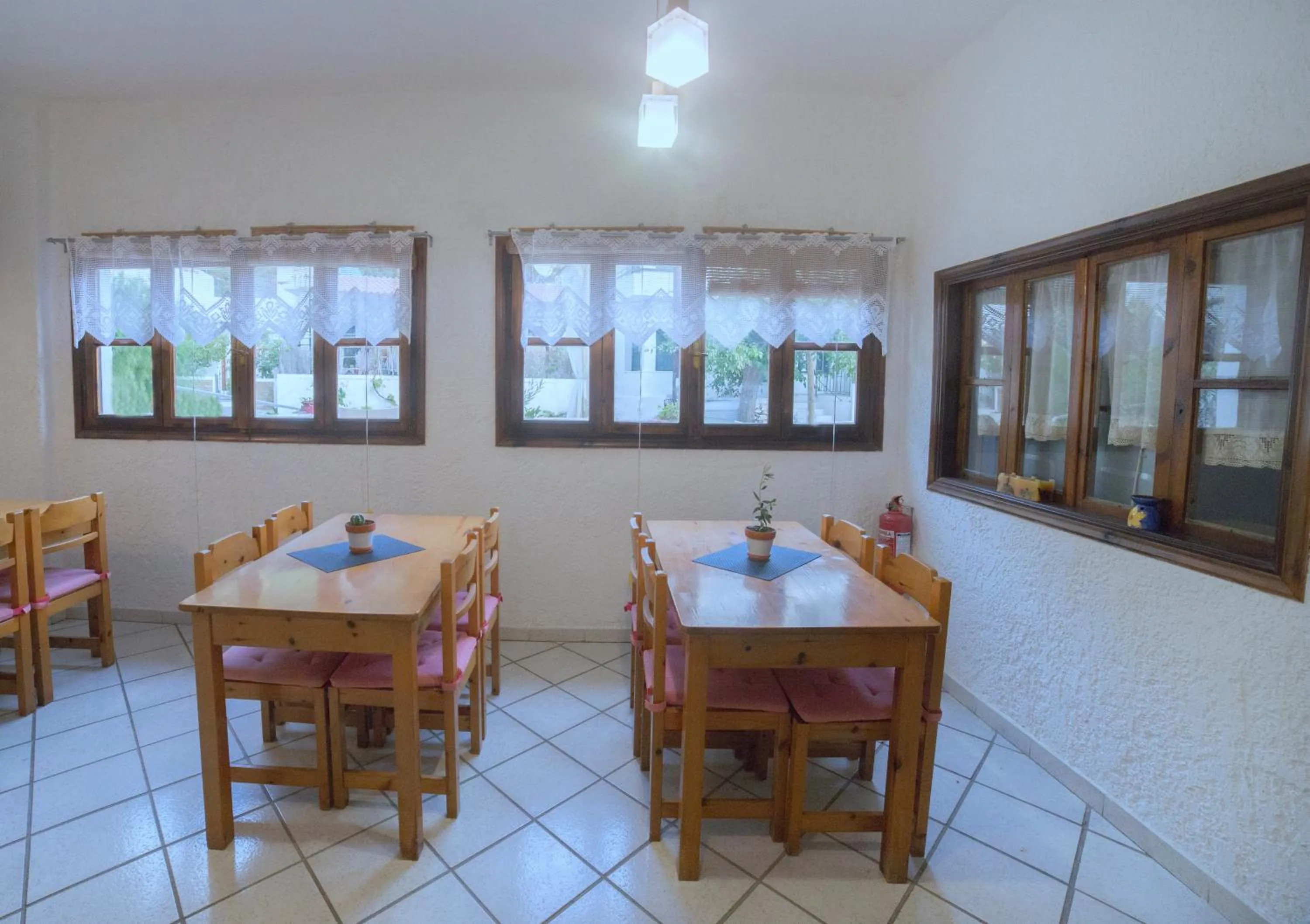 Dining area in Oinoi Hotel