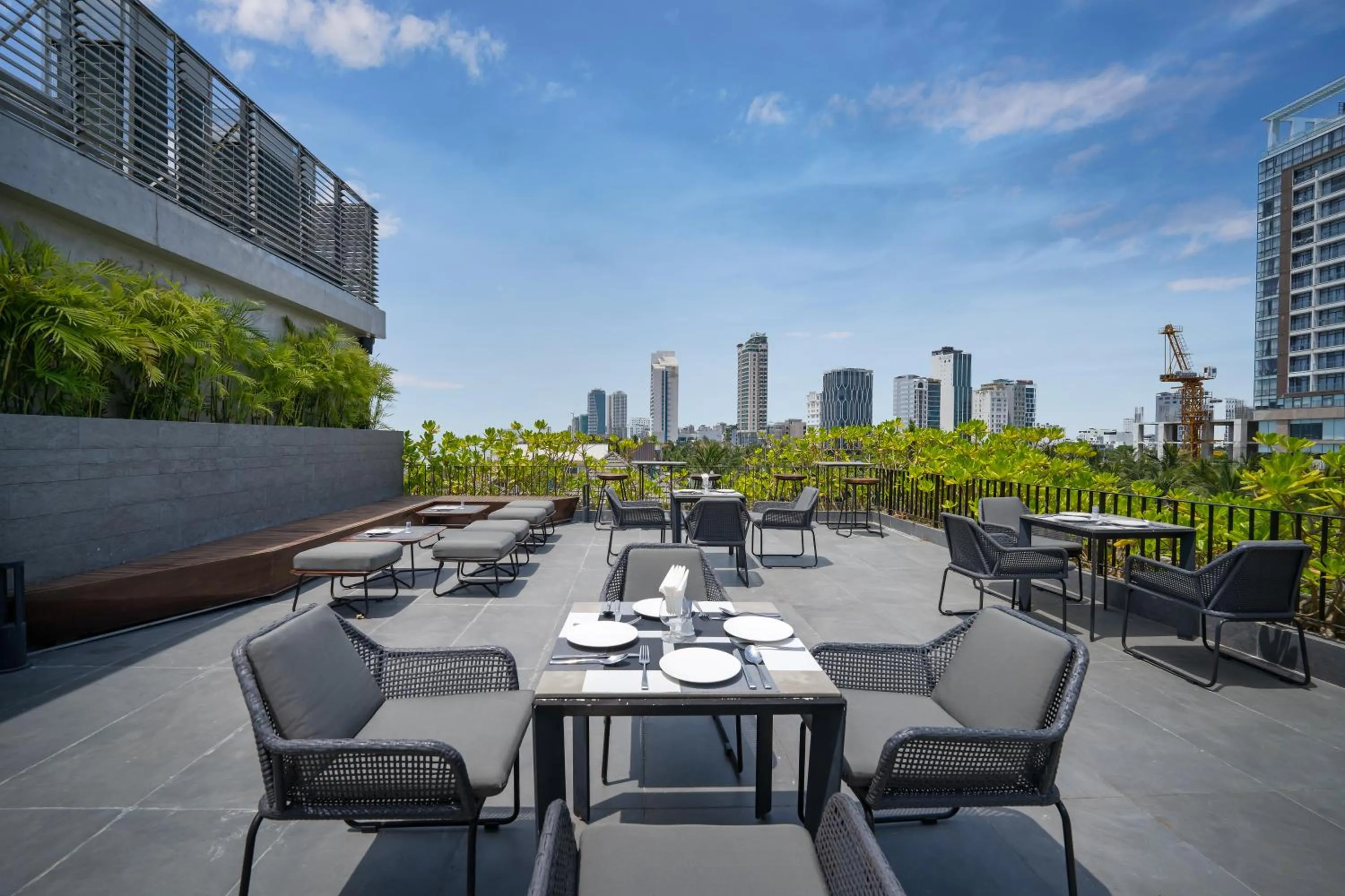 Restaurant/places to eat in M SUITE Danang Beach