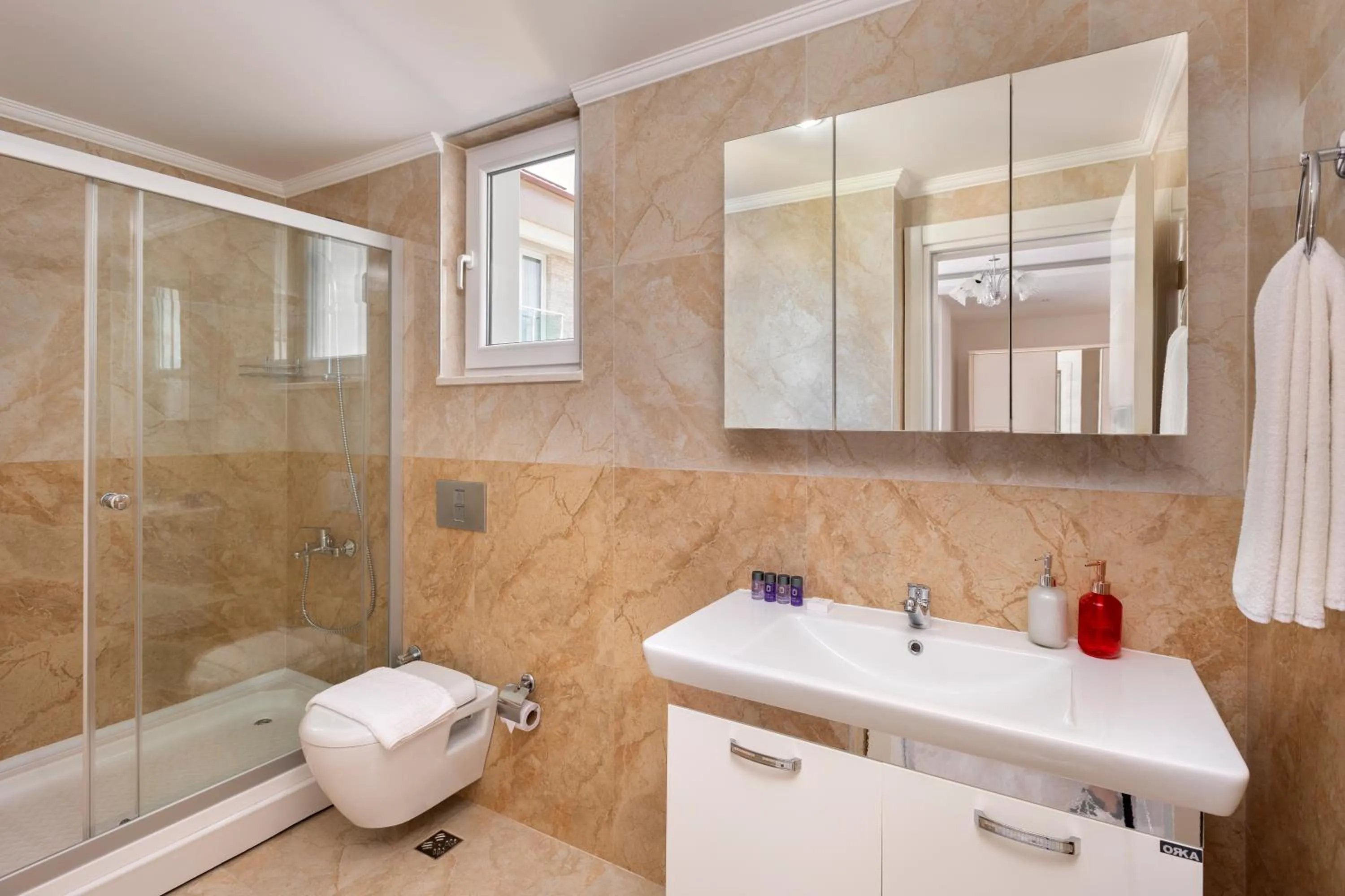 Shower in Onix Apart Hotel