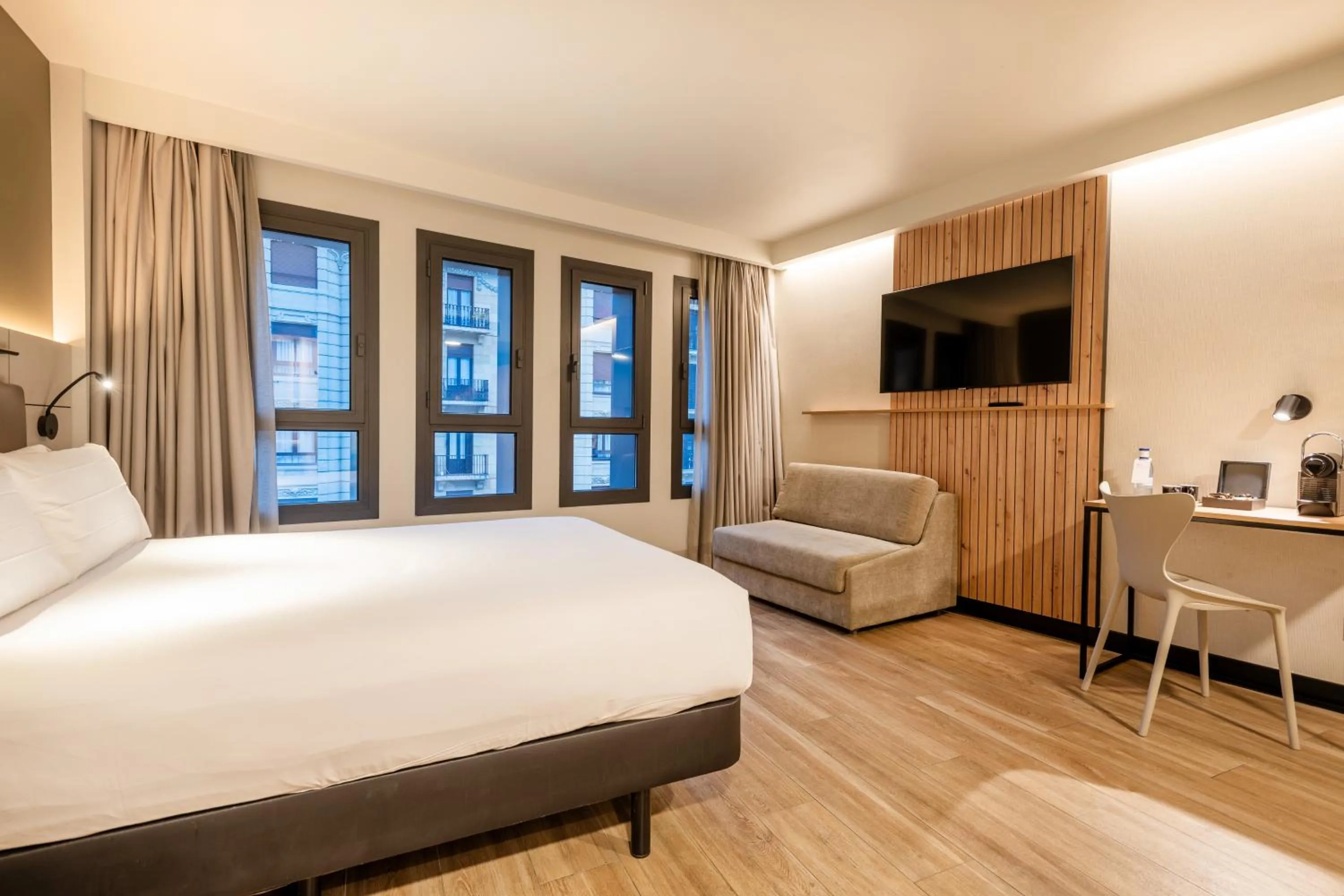 Bed in Leonardo Boutique Hotel San Sebastián