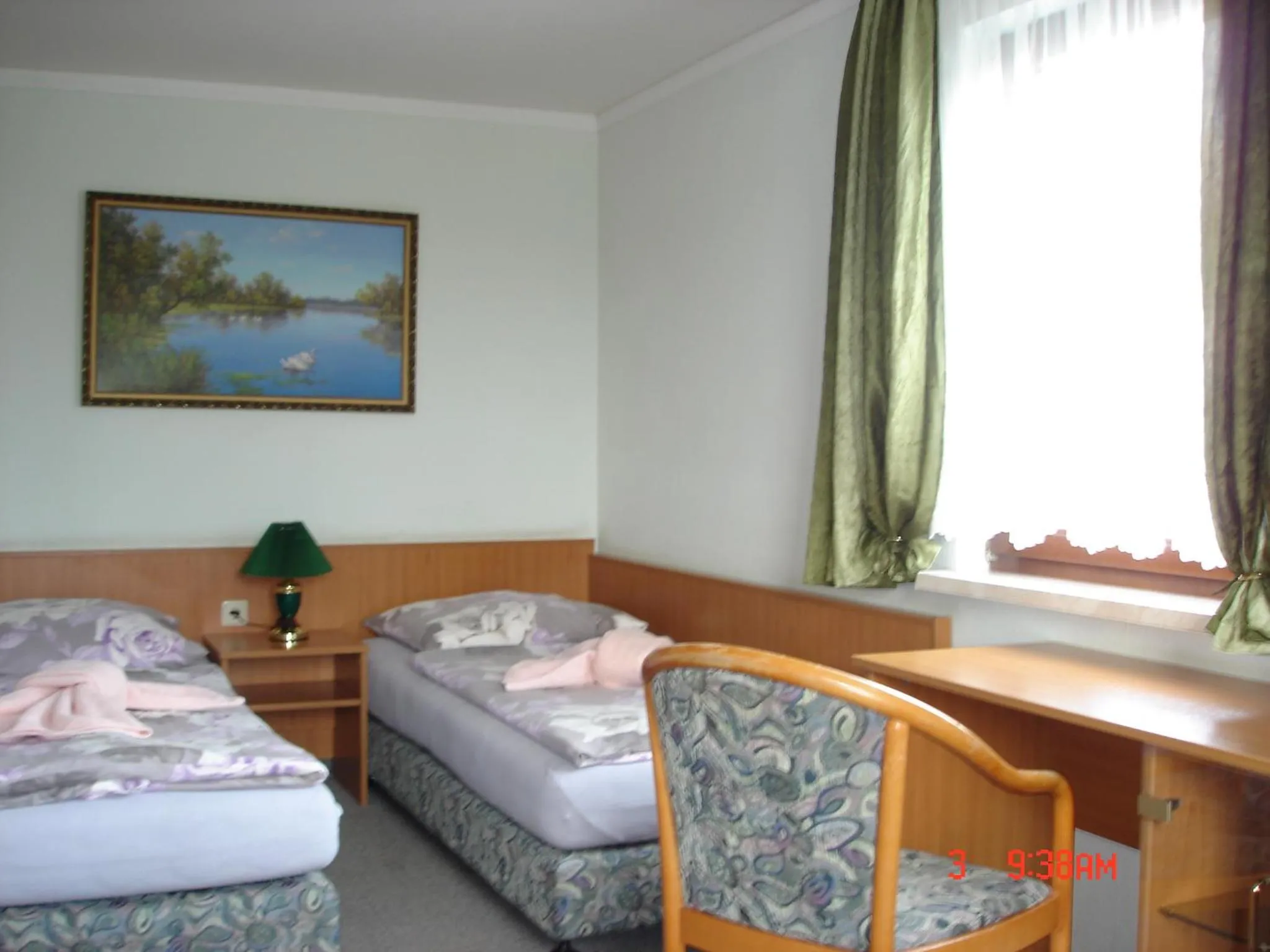 Photo of the whole room, Bed in Pension zum Schwanenteich