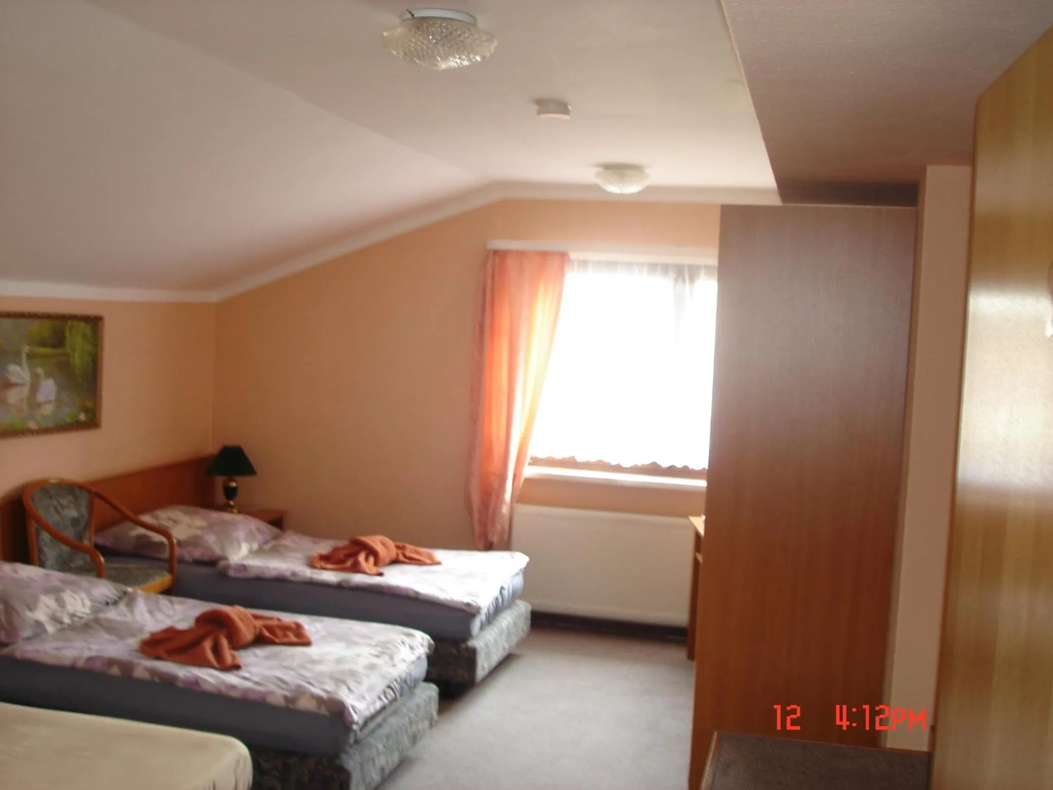 Photo of the whole room, Bed in Pension zum Schwanenteich