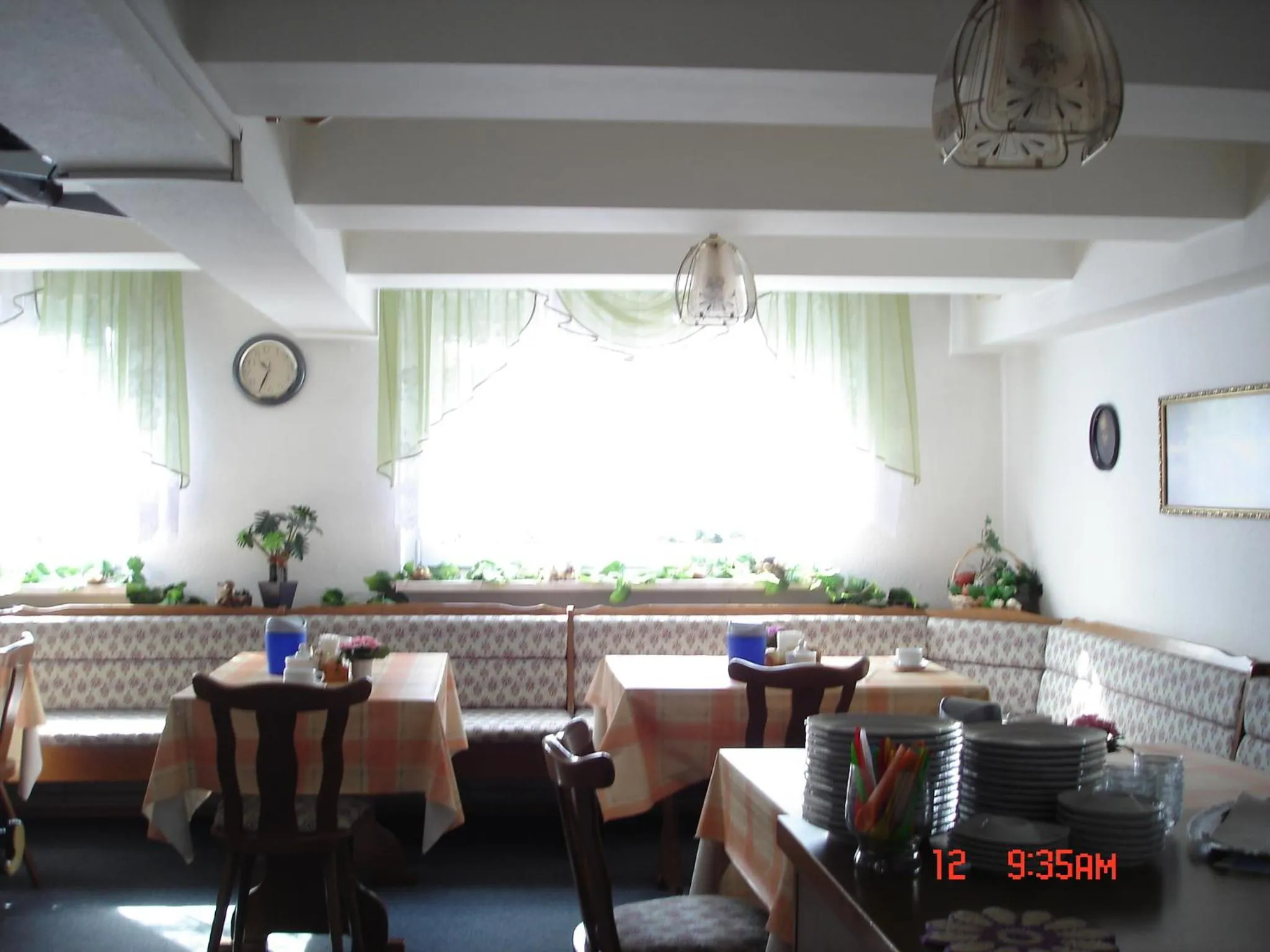 Buffet breakfast in Pension zum Schwanenteich