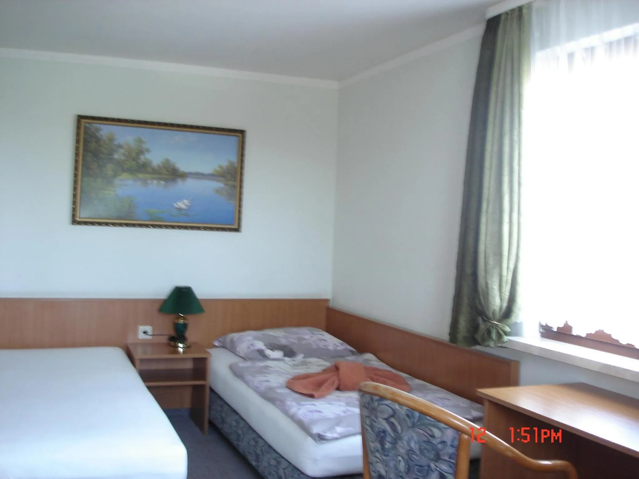 Photo of the whole room, Bed in Pension zum Schwanenteich