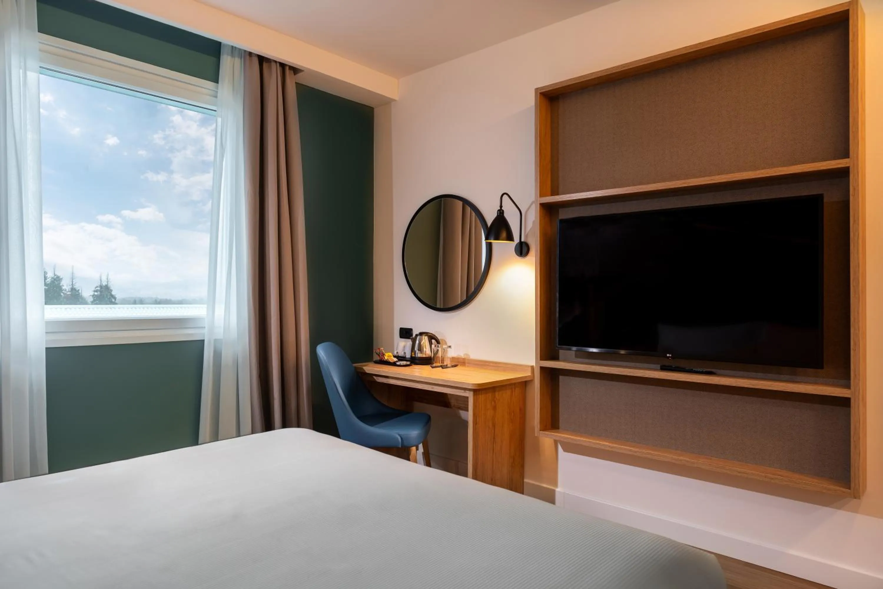 Bedroom, Bed in Hilton Garden Inn Milan Malpensa