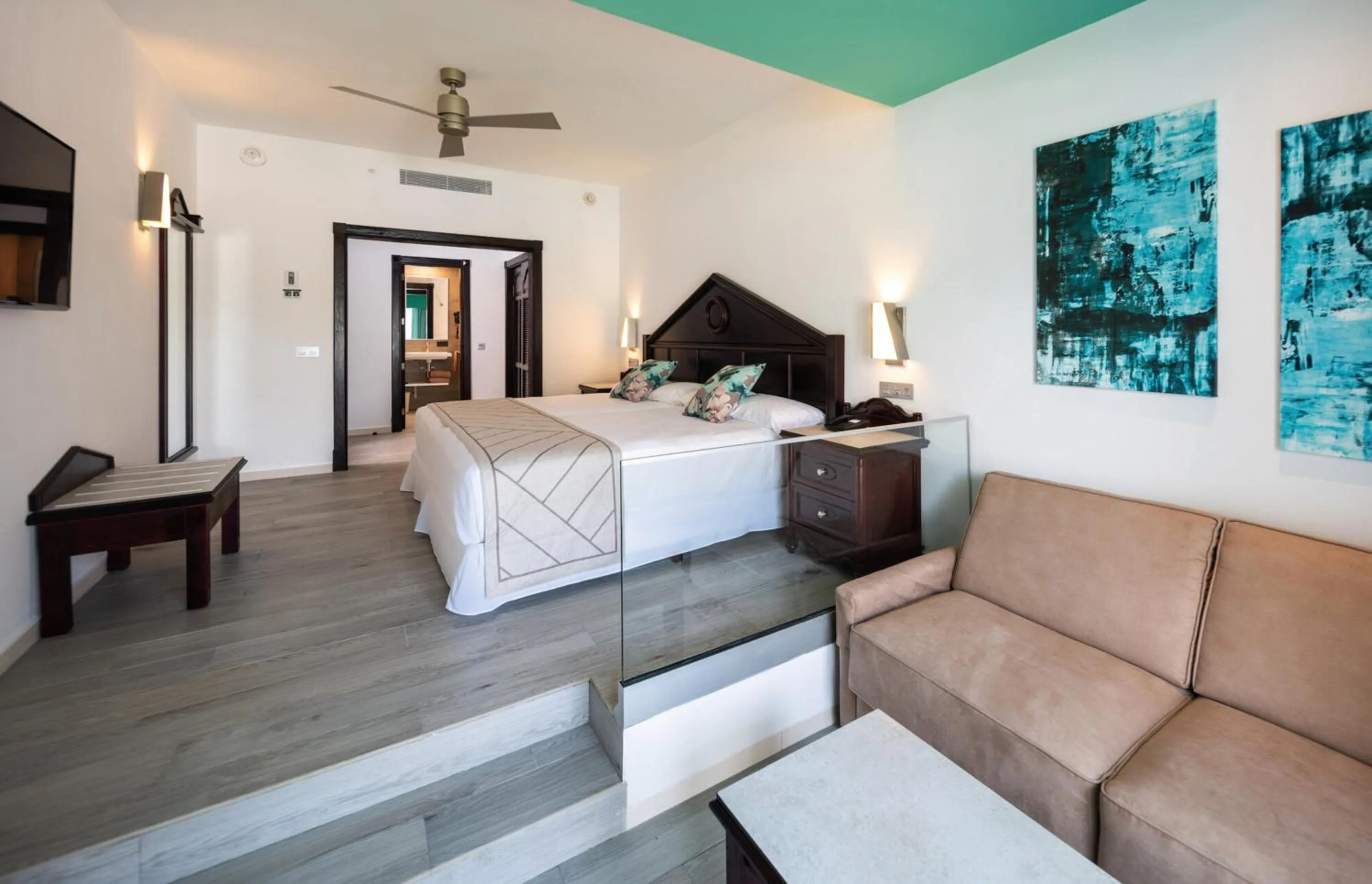 Photo of the whole room, Bed in Riu Ocho Rios - All Inclusive