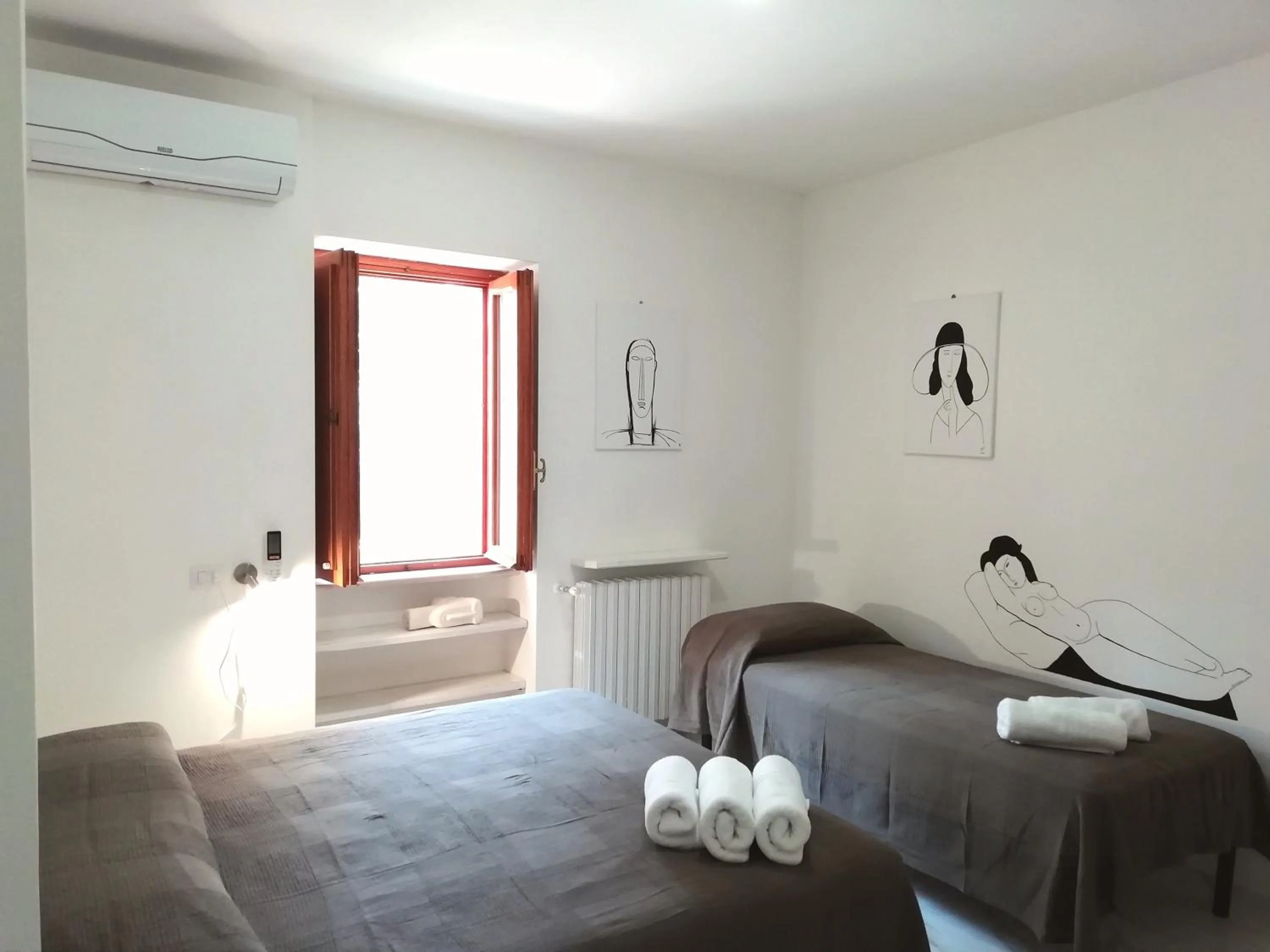 Photo of the whole room, Bed in B&B L'Altare Bianco