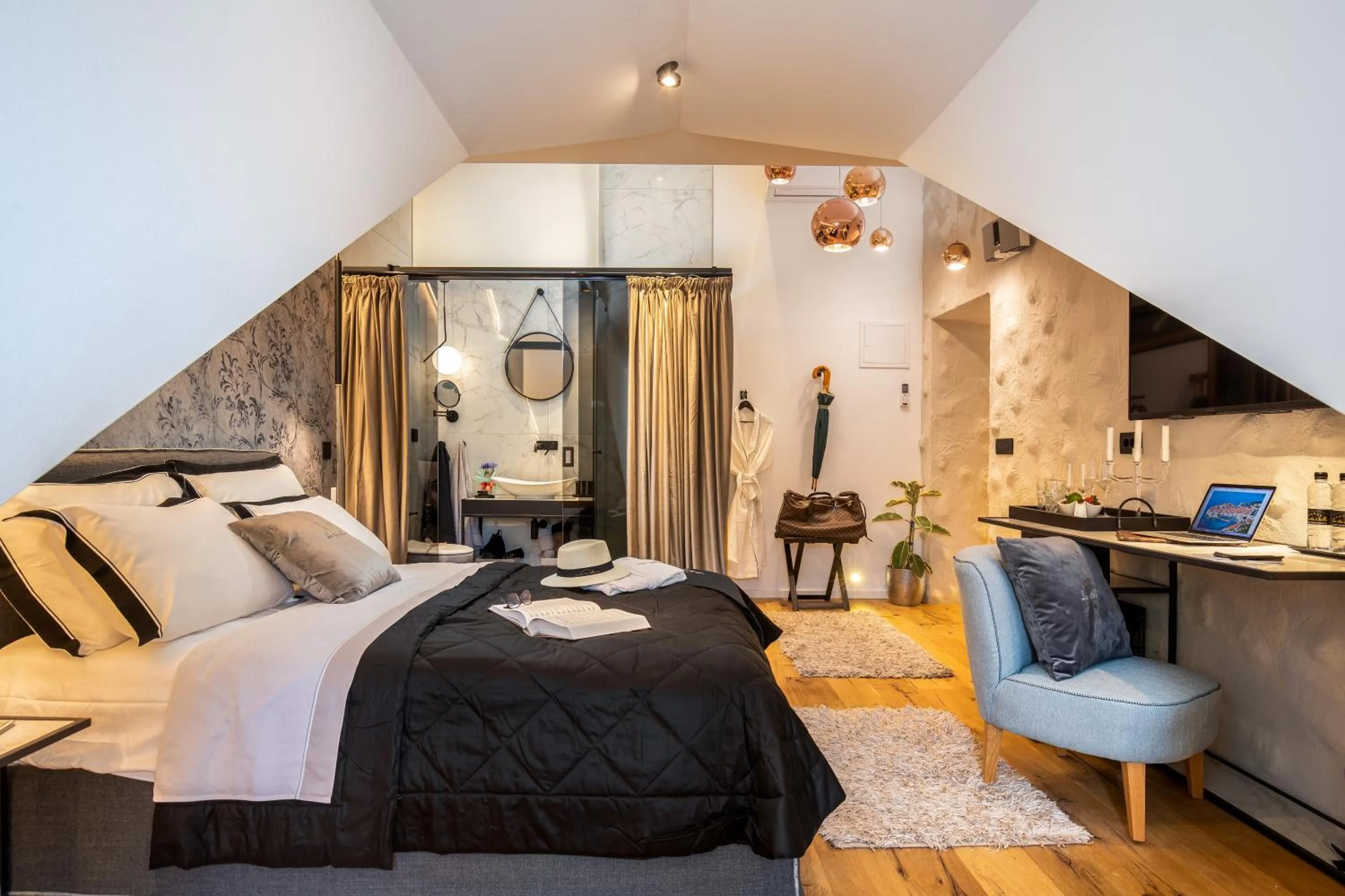 Photo of the whole room, Bed in La Vita e Bella V