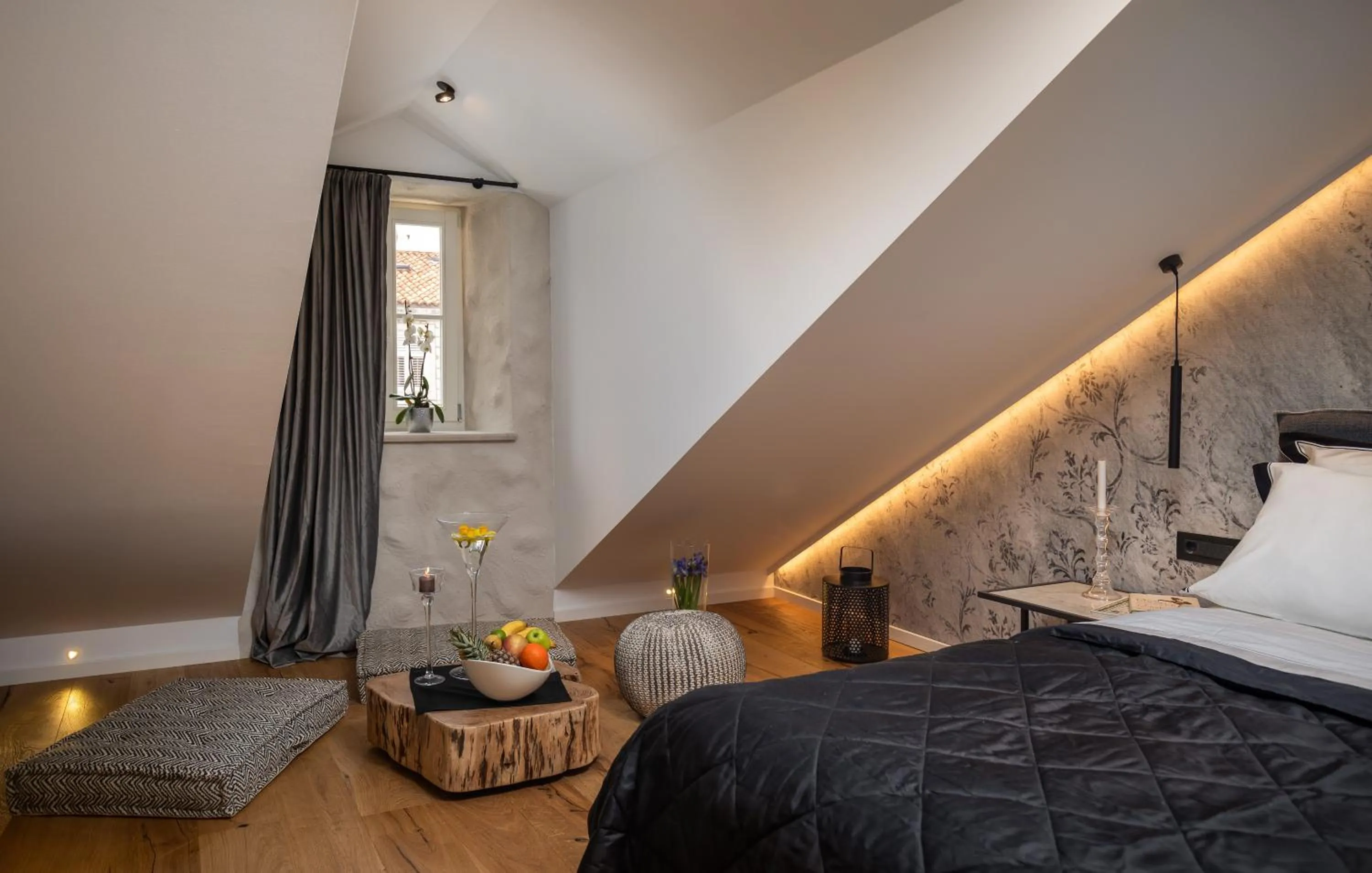 Decorative detail, Bed in La Vita e Bella V