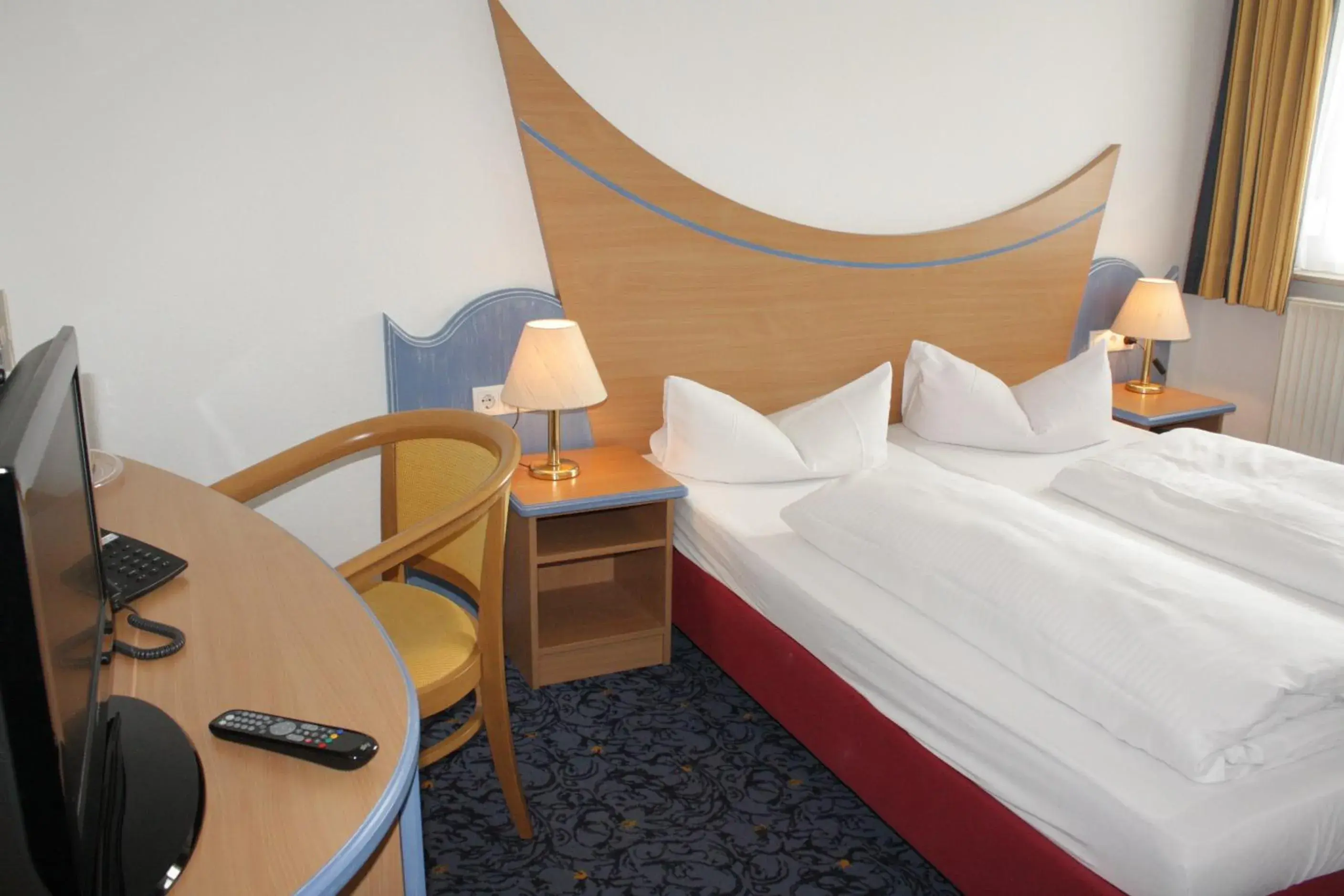 Small Double Room - single occupancy in Hotel Waldhorn Small Double Room - single occupancy in Hotel Waldhorn