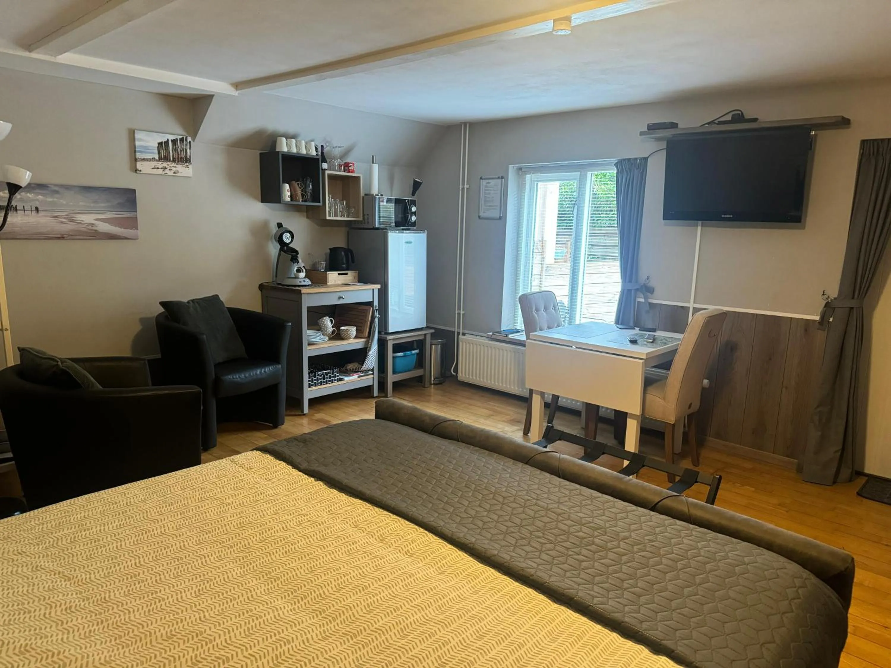 Photo of the whole room, Bed in De Posthoorn